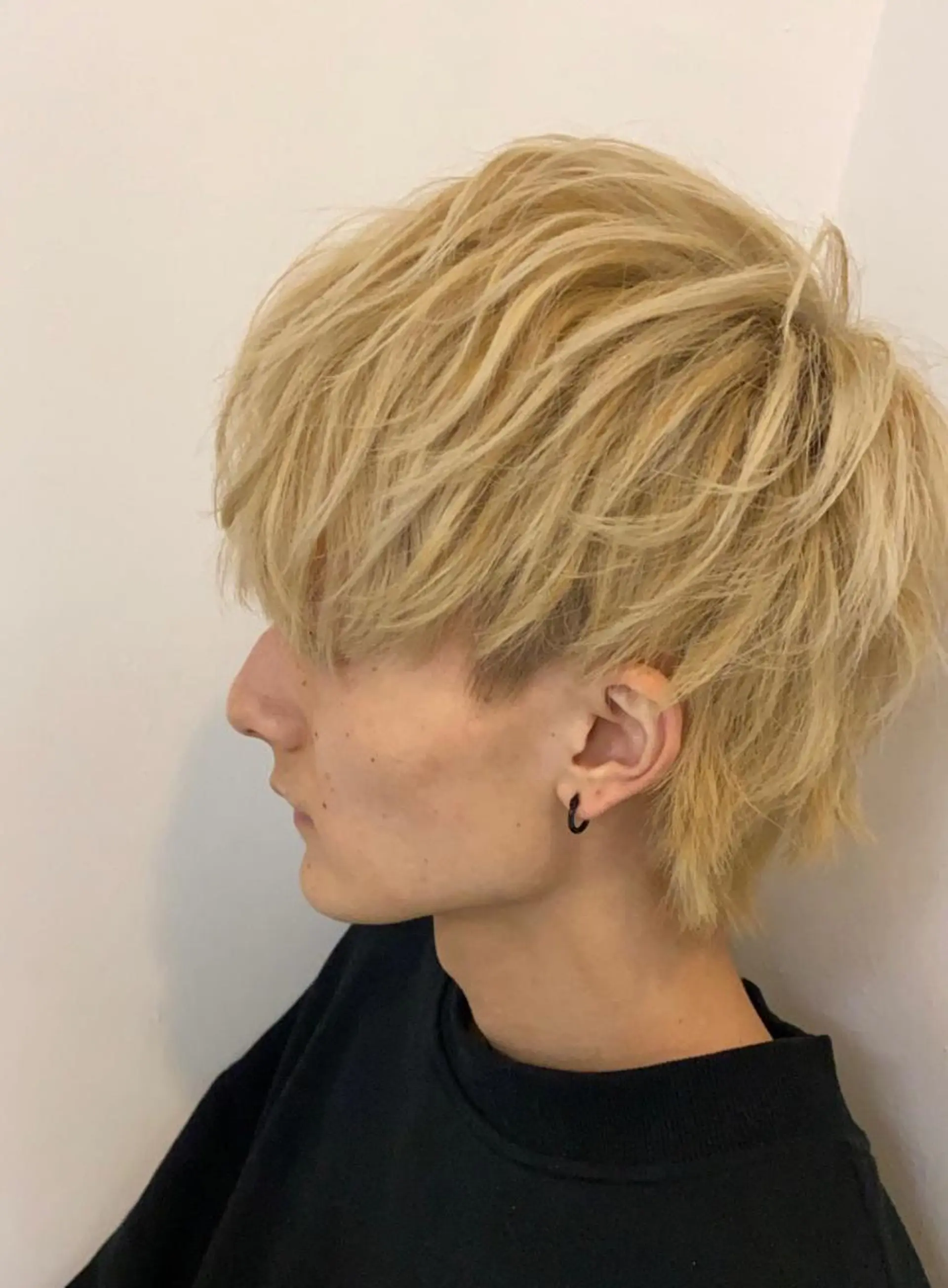 ショート メンズ マッシュウルフ マッシュ メンズウルフカット ウルフカット 村里 大輔のヘアスタイル