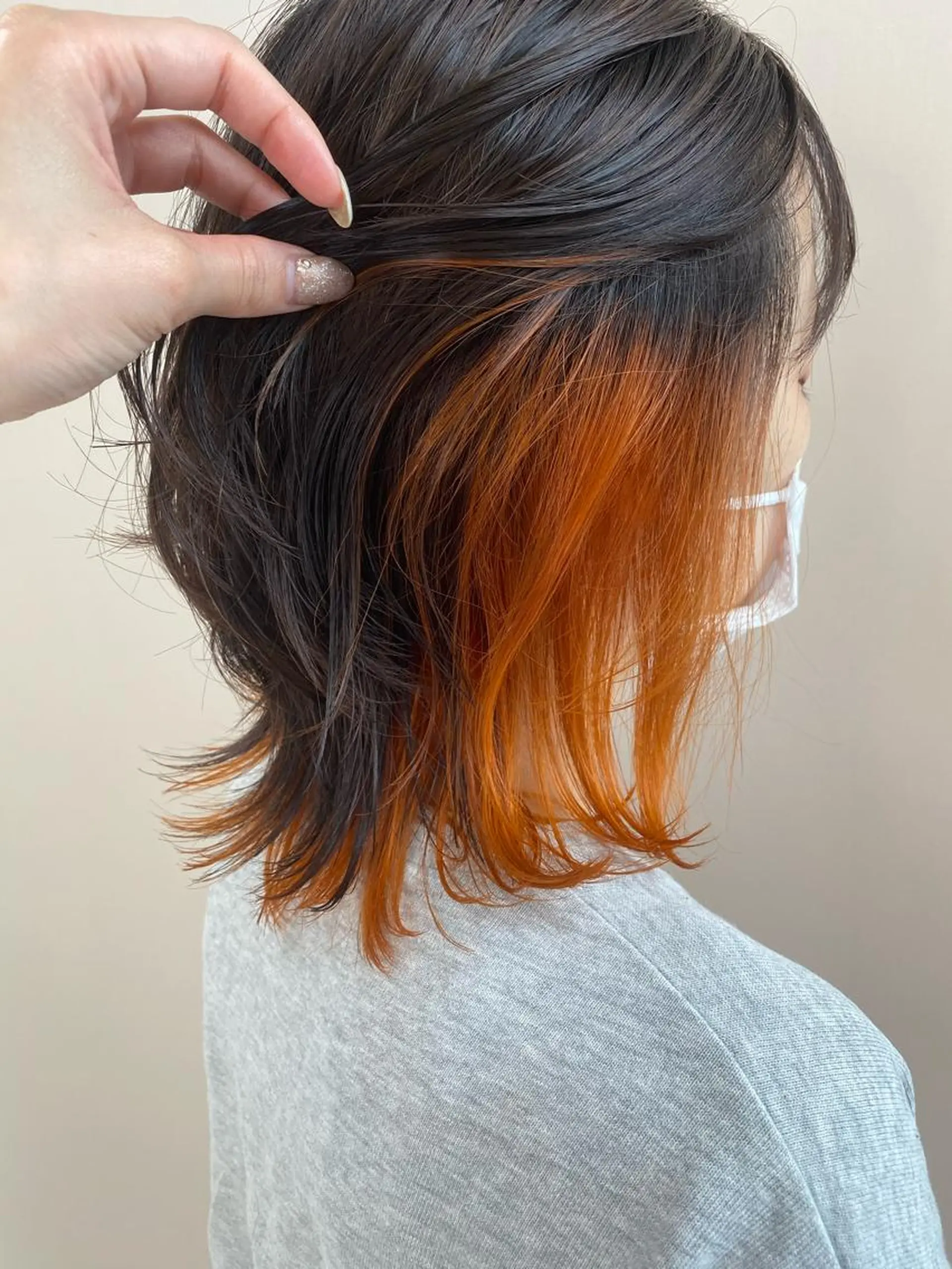 ショート カラー インナーカラー オレンジ ベージュ/インナー カラー🤍Rieのヘアスタイル