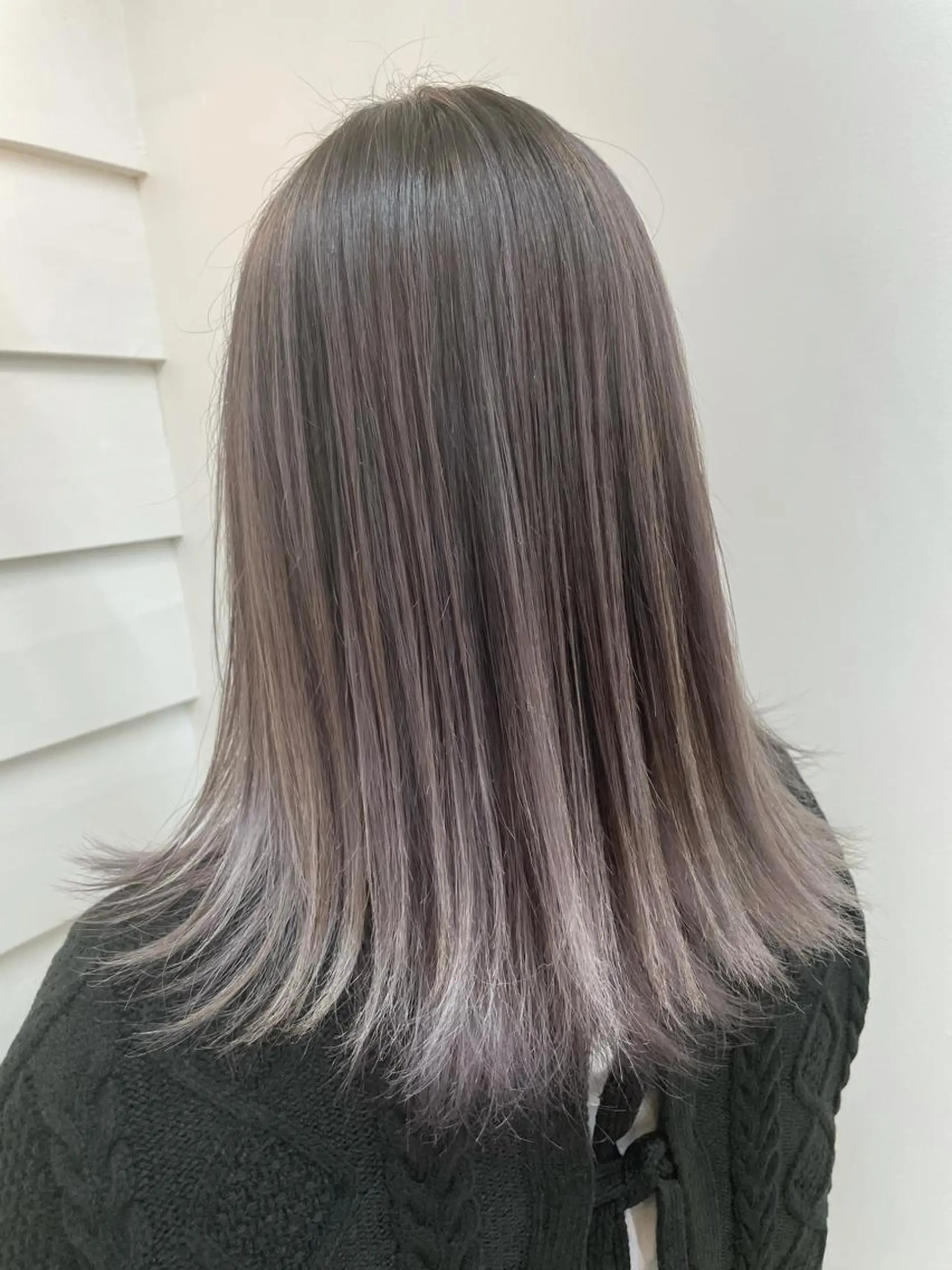 セミロング レイヤーカット eL HAIR SALON なんば店所属・ブリーチカラー特化 /焼田貴明のヘアスタイル