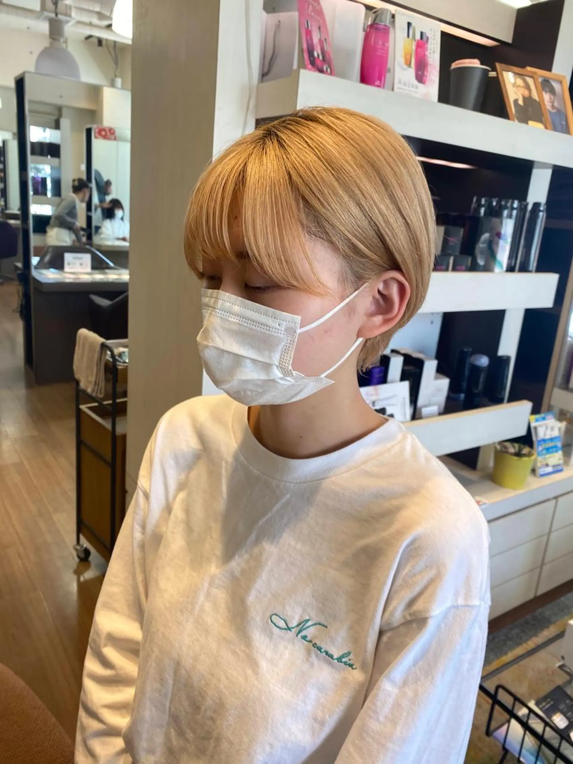 ショート カラー ブリーチ 抜きっぱなしブロンド ハイトーンカラー ショートヘア カット ヘアカラー ハマベ イクト FLORENのヘアスタイル