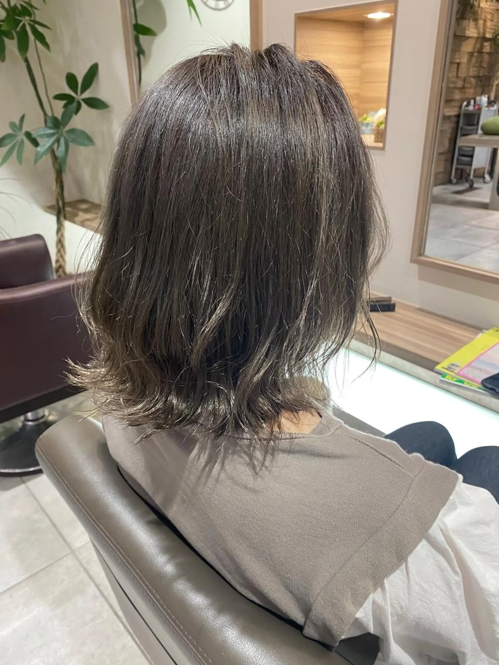 ミディアム カラー グレージュ カット ヘアカラー 川越 輝梨奈のヘアスタイル