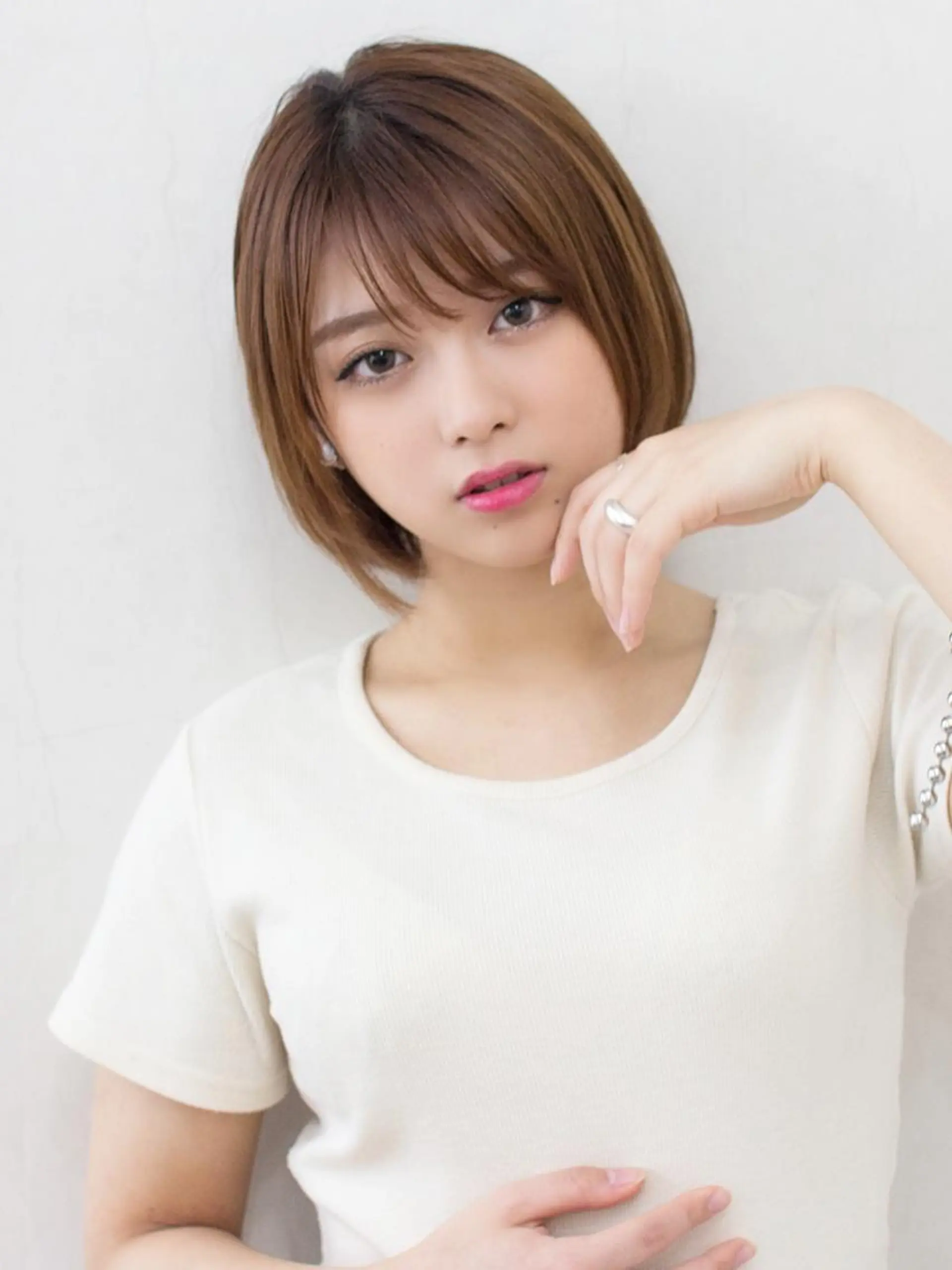ショート 切りっぱなしボブ ショートボブ ボブ ハイライト シースルーバング 似合わせ/茅ヶ崎 スズキ タクマのヘアスタイル