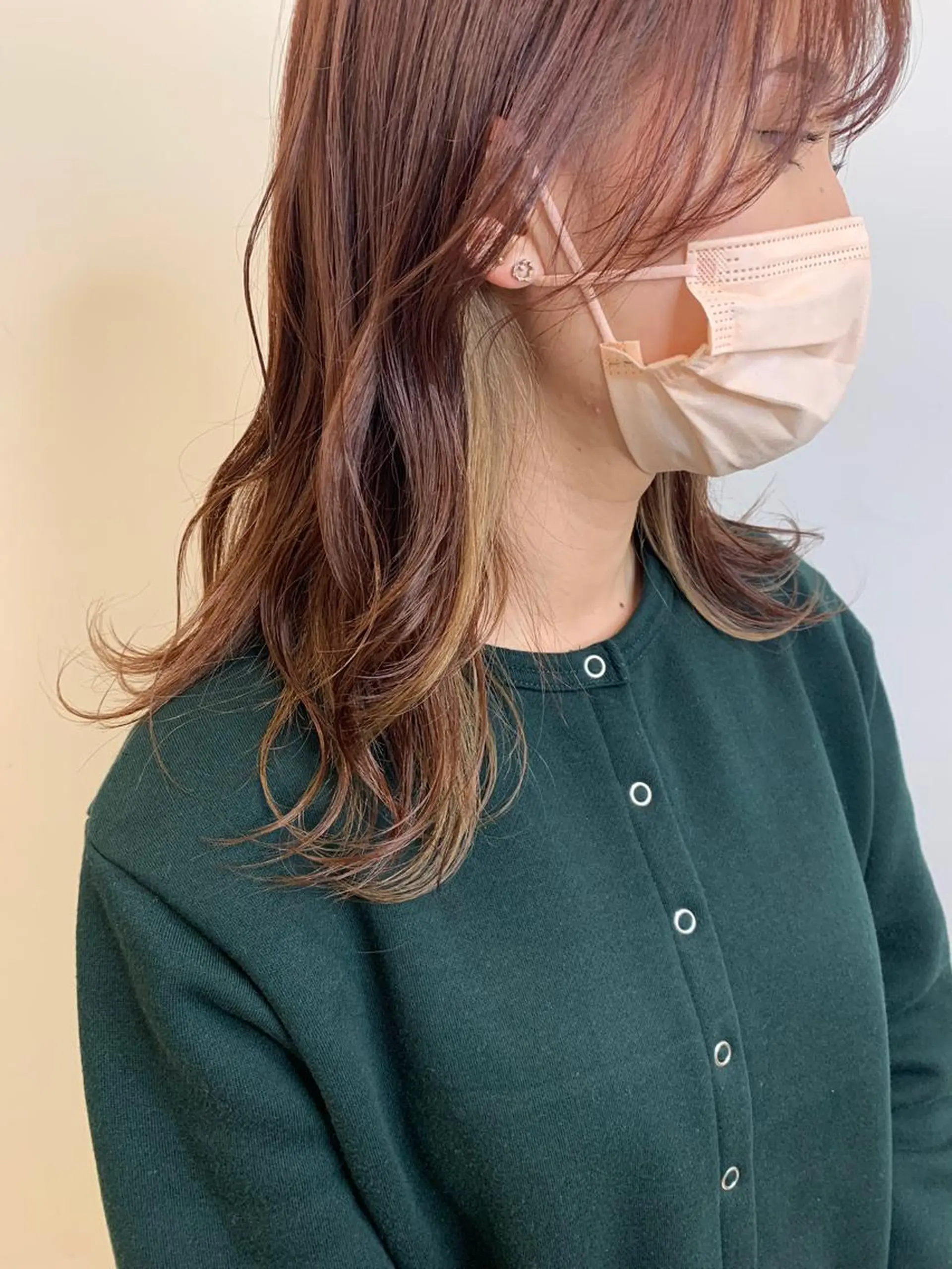 カラー ベージュカラー イヤリングカラー ピンクカラー ヘアカラー さとう あやかのヘアスタイル