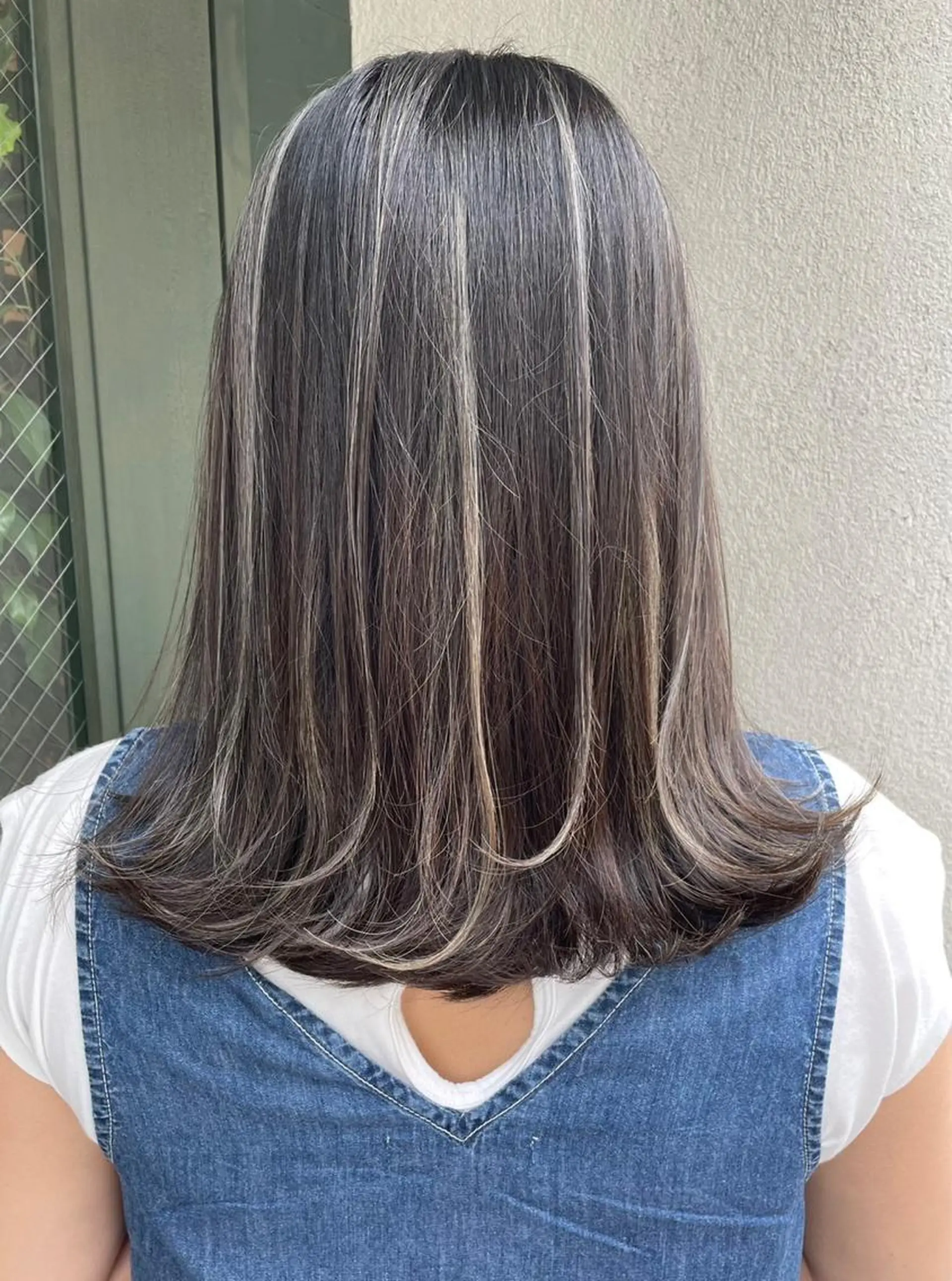 ミディアム カラー 石川 聖奈のヘアスタイル