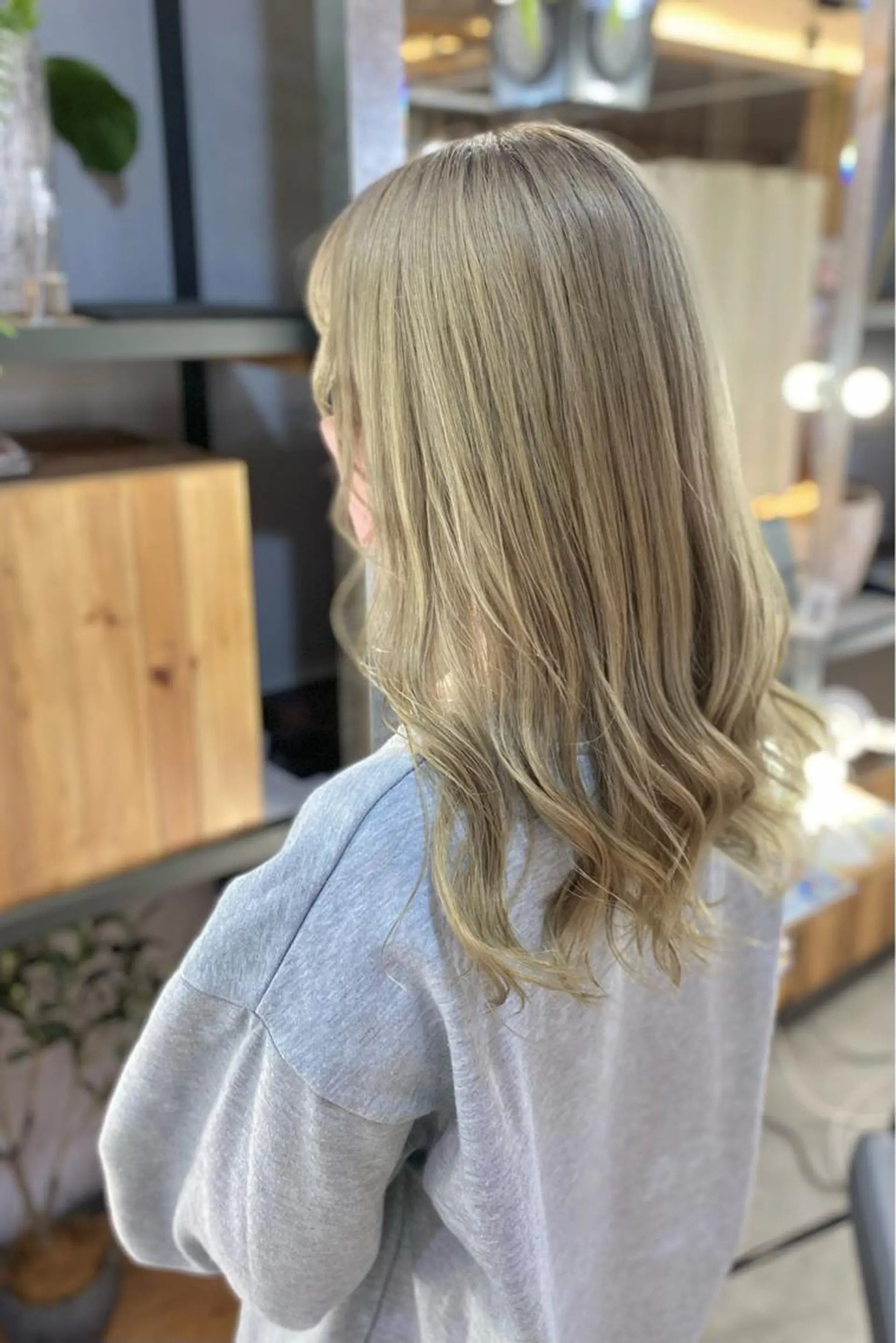 ロング カラー 菊地 紗矢のヘアスタイル