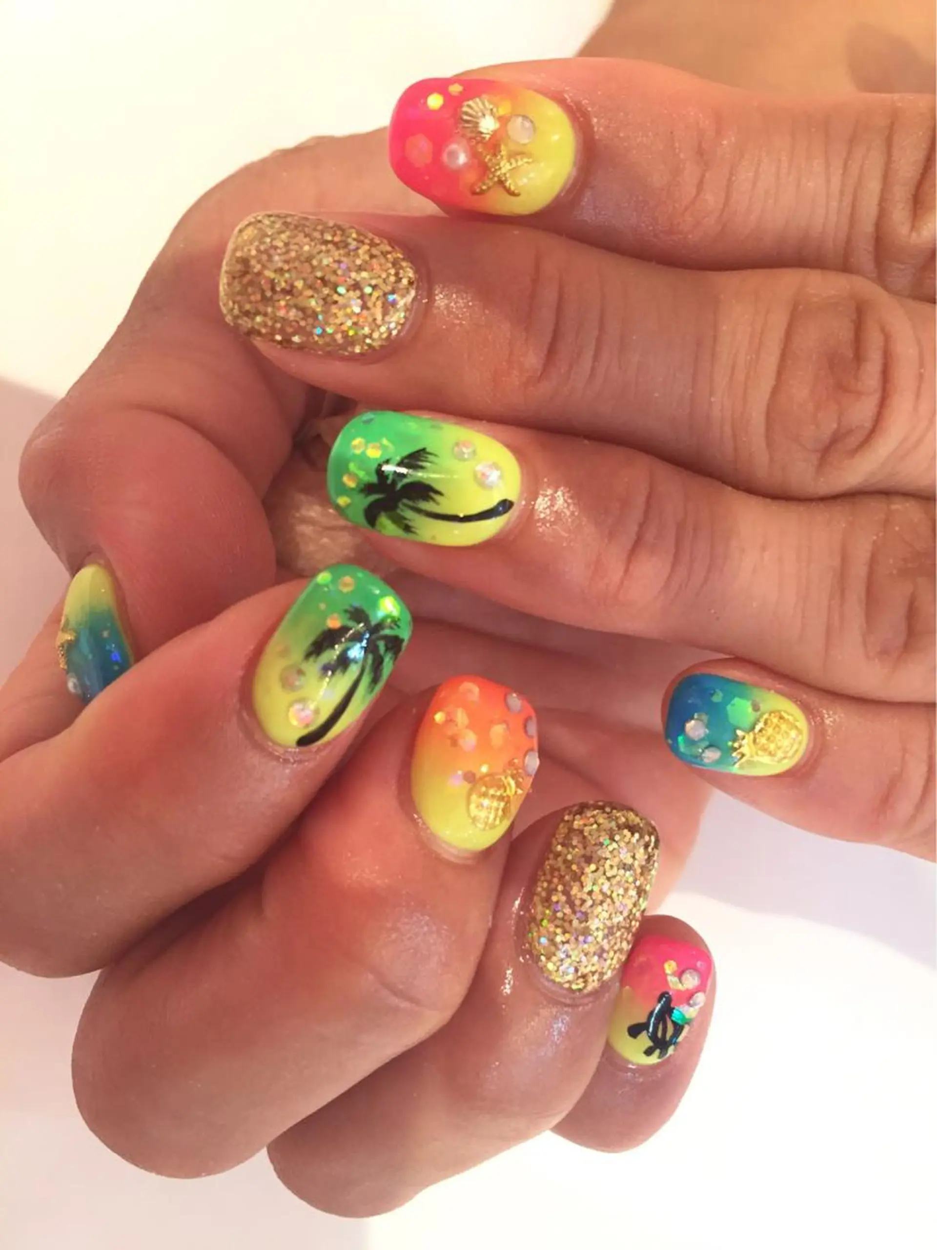 ショート カラー パーマ ヘアアレンジ メンズ キッズ ネイル マツエク・マツパ 学生(メンズ向け) 付け放題 学生 アートネイル フットネイル NAILSGOGO shibuyaのネイルデザイン