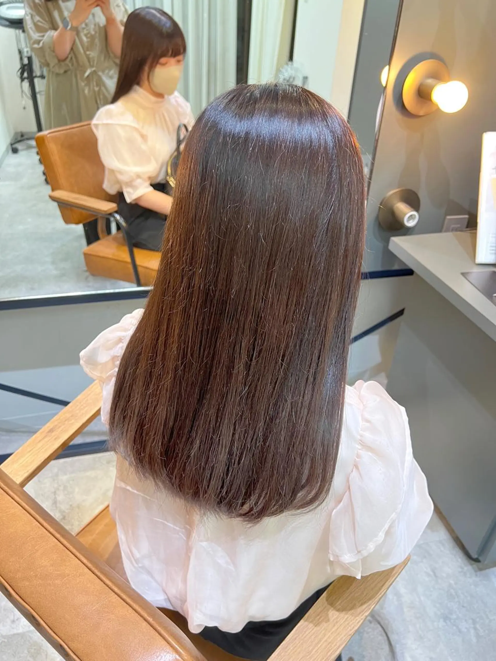 ロング カラー グレージュ ノイシキ サキのヘアスタイル
