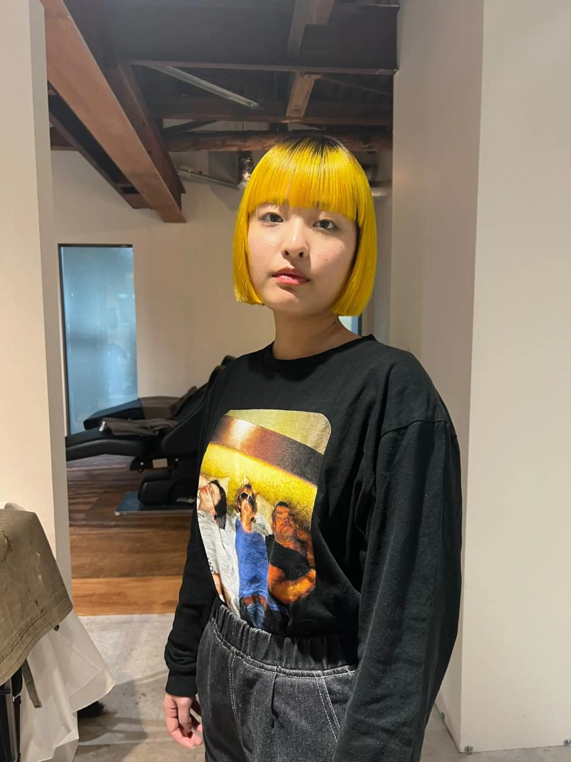 ショート カラー ブリーチ イエローカラー カット ヘアカラー io濱川 遥のヘアスタイル