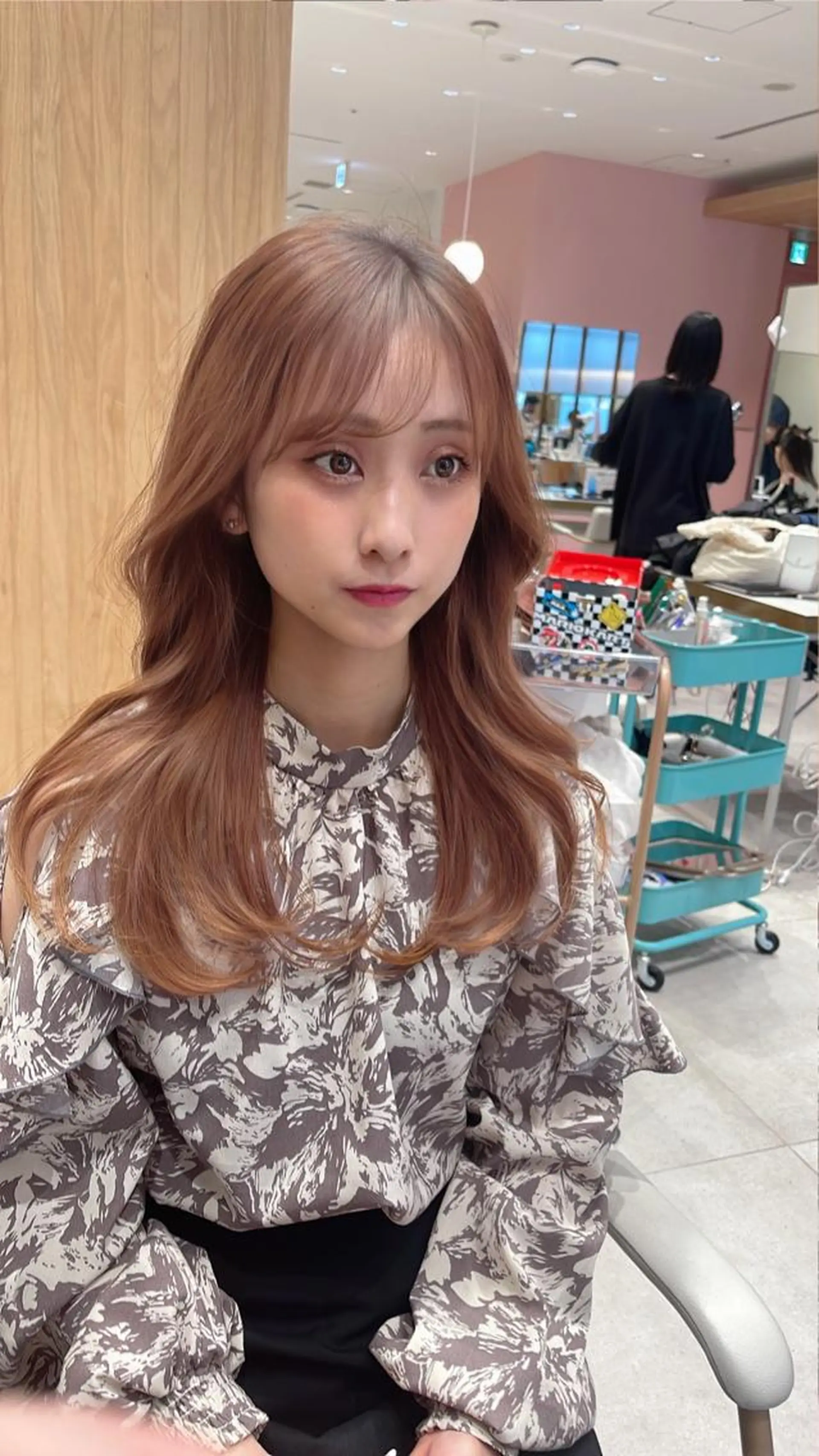 ミディアム カラー ヘアアレンジ アディクシーカラー ベージュカラー 透明感カラー イヤリングカラー グレージュ カット ヘアカラー トリートメント 顔周り特化/韓国ヘア /レイヤー/吉野幸大のヘアスタイル