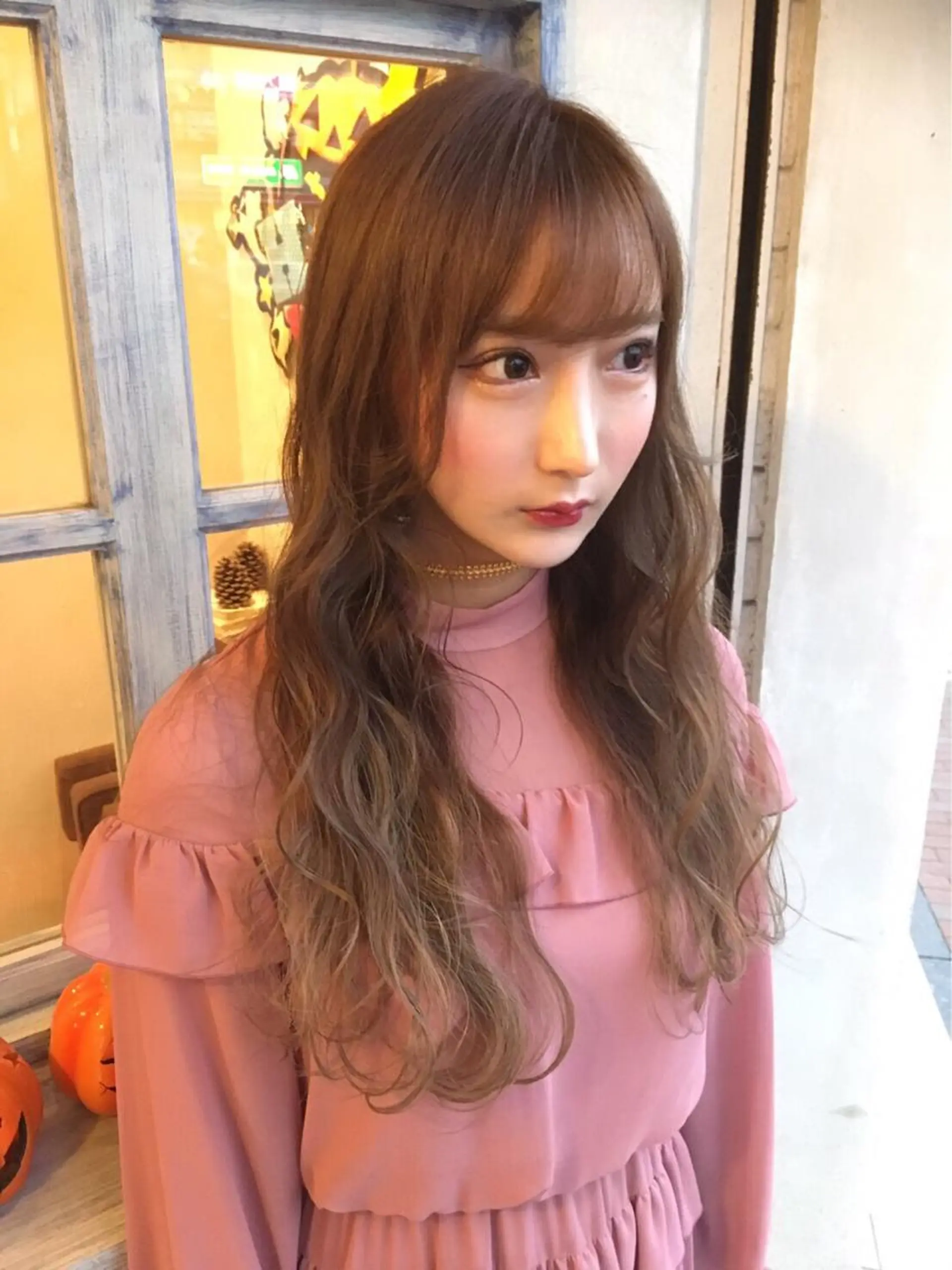 ロング カラー アッシュ ブリーチ ミルクティーアッシュ ブリーチなしカラー 森 早希絵のヘアスタイル