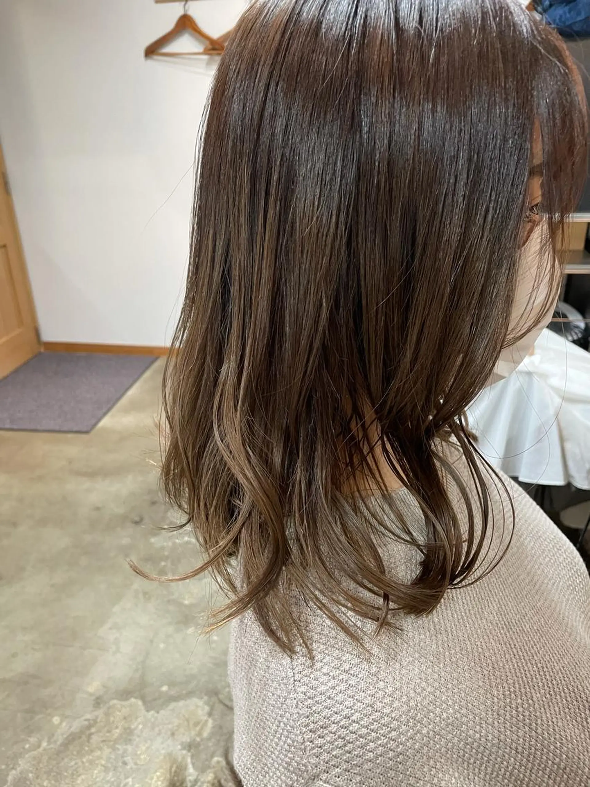 セミロング カラー ヘアアレンジ グレージュ entality所属・暖色ボブ 🍊rikakoのヘアスタイル