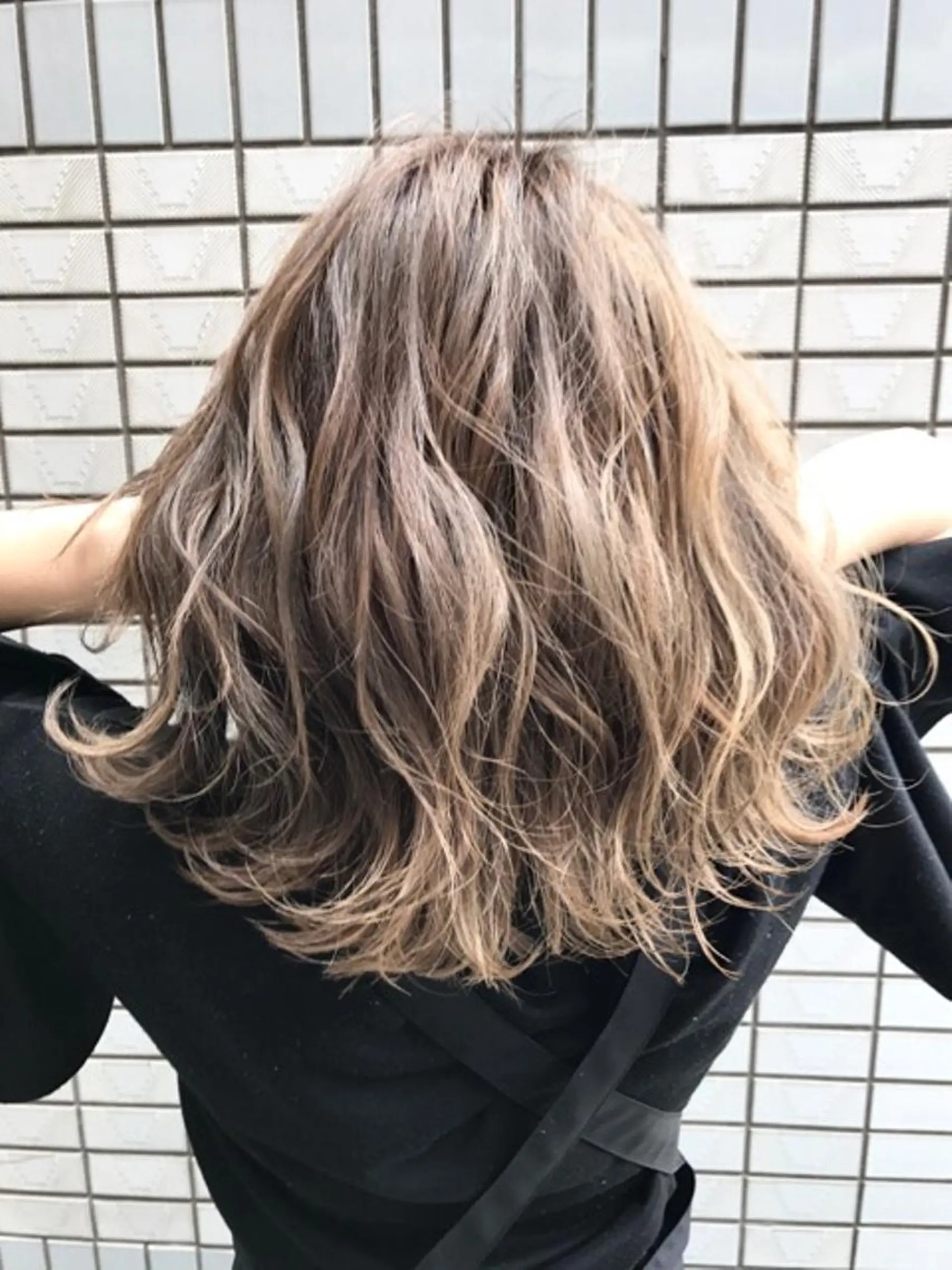 ミディアム カラー パーマ ヘアアレンジ メンズ キッズ ネイル マツエク・マツパ メンズバレイヤージュ アッシュ バレイヤージュ ベージュカラー 外国人風カラー uno pulir所属・トップスタイリスト 永尾拓也のヘアスタイル