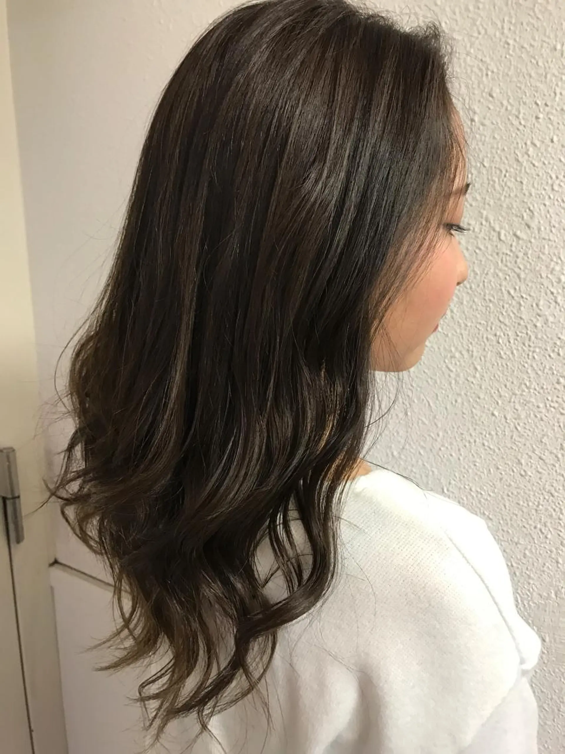 セミロング カラー にった みずきのヘアスタイル