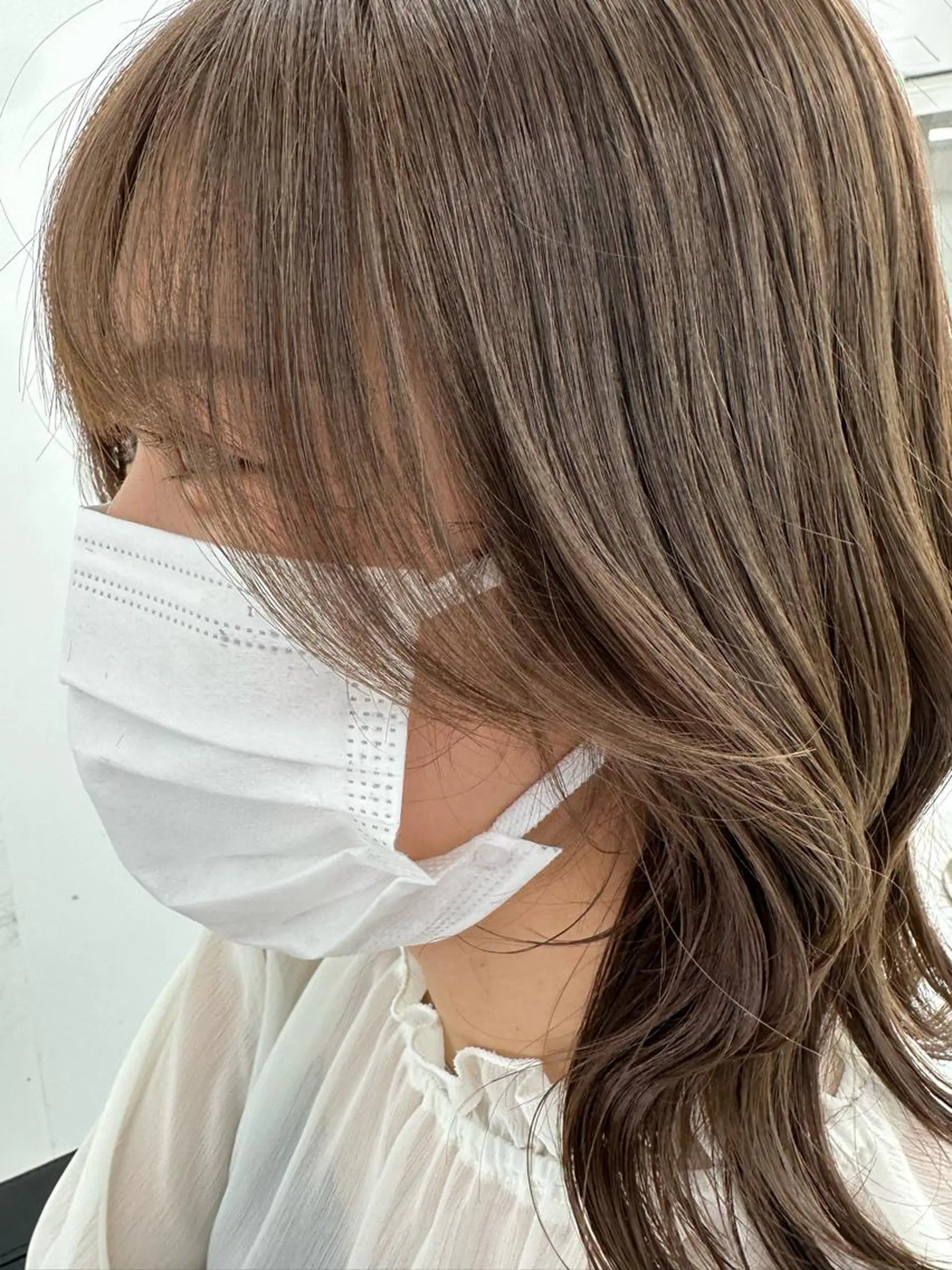セミロング カラー ケアブリーチ 韓国レイヤーKYONのヘアスタイル