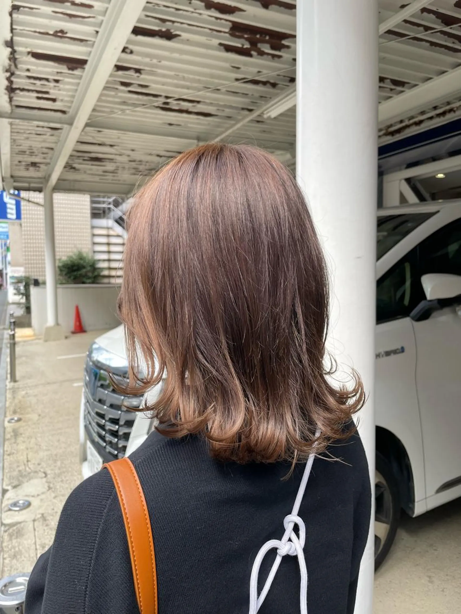 ミディアム ROIS渋谷【ロイス】所属・高橋大樹/ブリーチ/ ミルクティーベージュのヘアスタイル