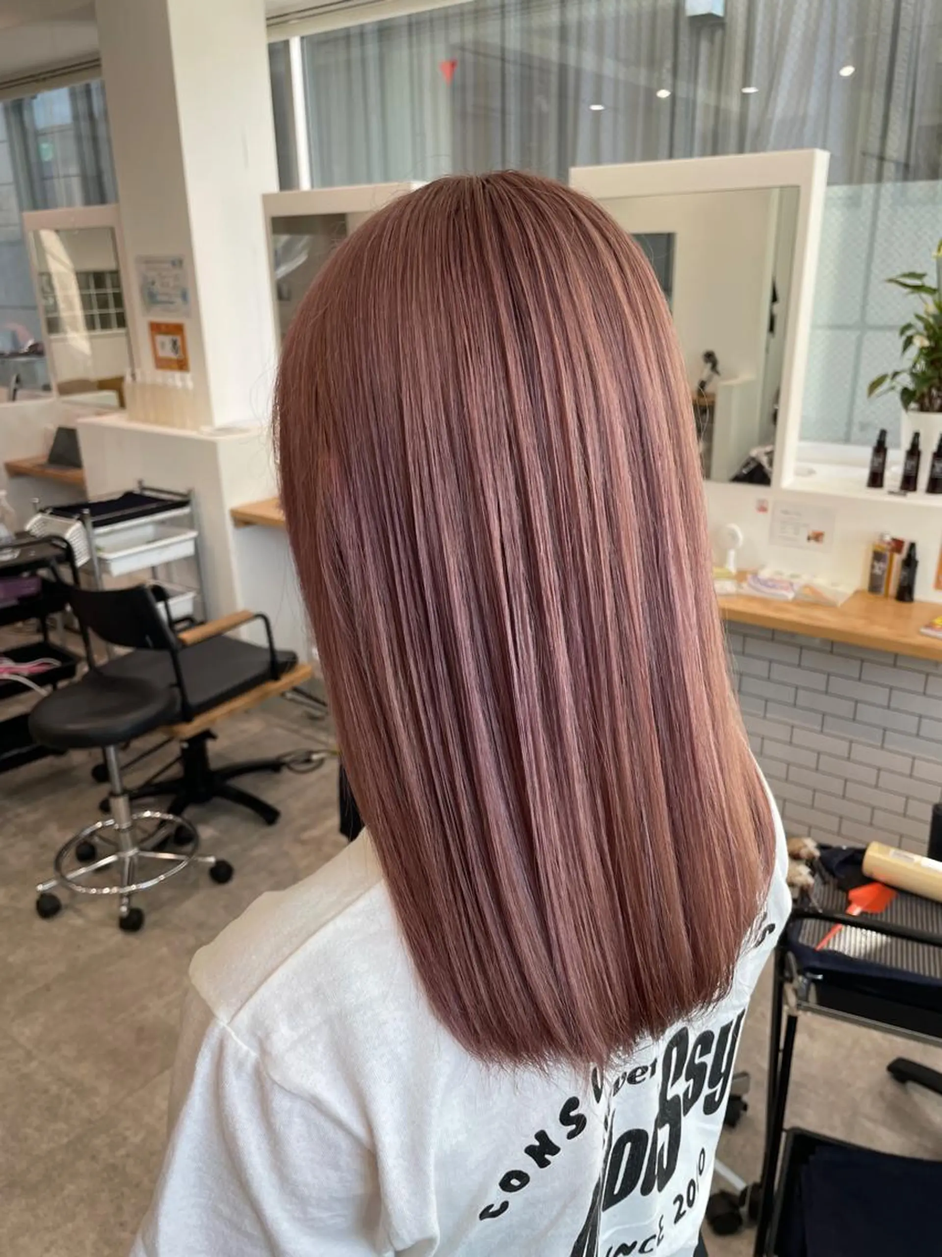 セミロング 大人レイヤー ヨシミカズヤのヘアスタイル