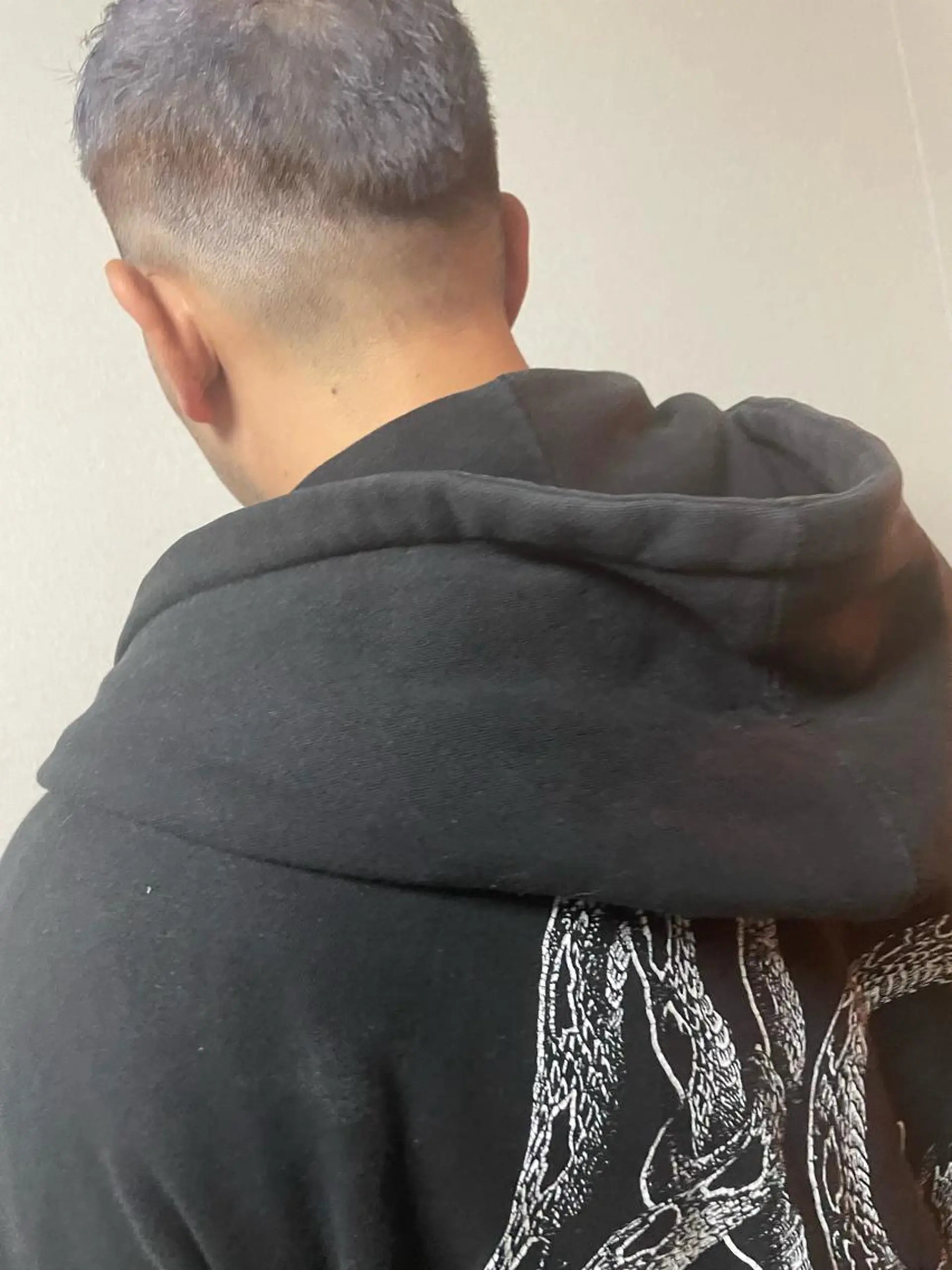 カラー メンズ メンズブリーチ フェードカット スキンフェード ブリーチ カット ヘアカラー 佐々木 麻純のヘアスタイル