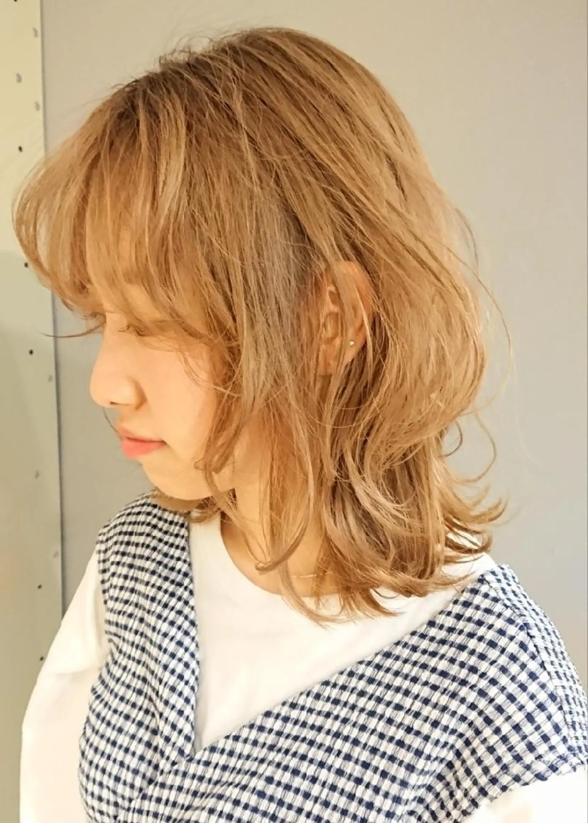 ミディアム カラー ミディアムレイヤー ベージュカラー コーラルベージュ レイヤーカット coii コイ【原宿/表参道】のヘアスタイル