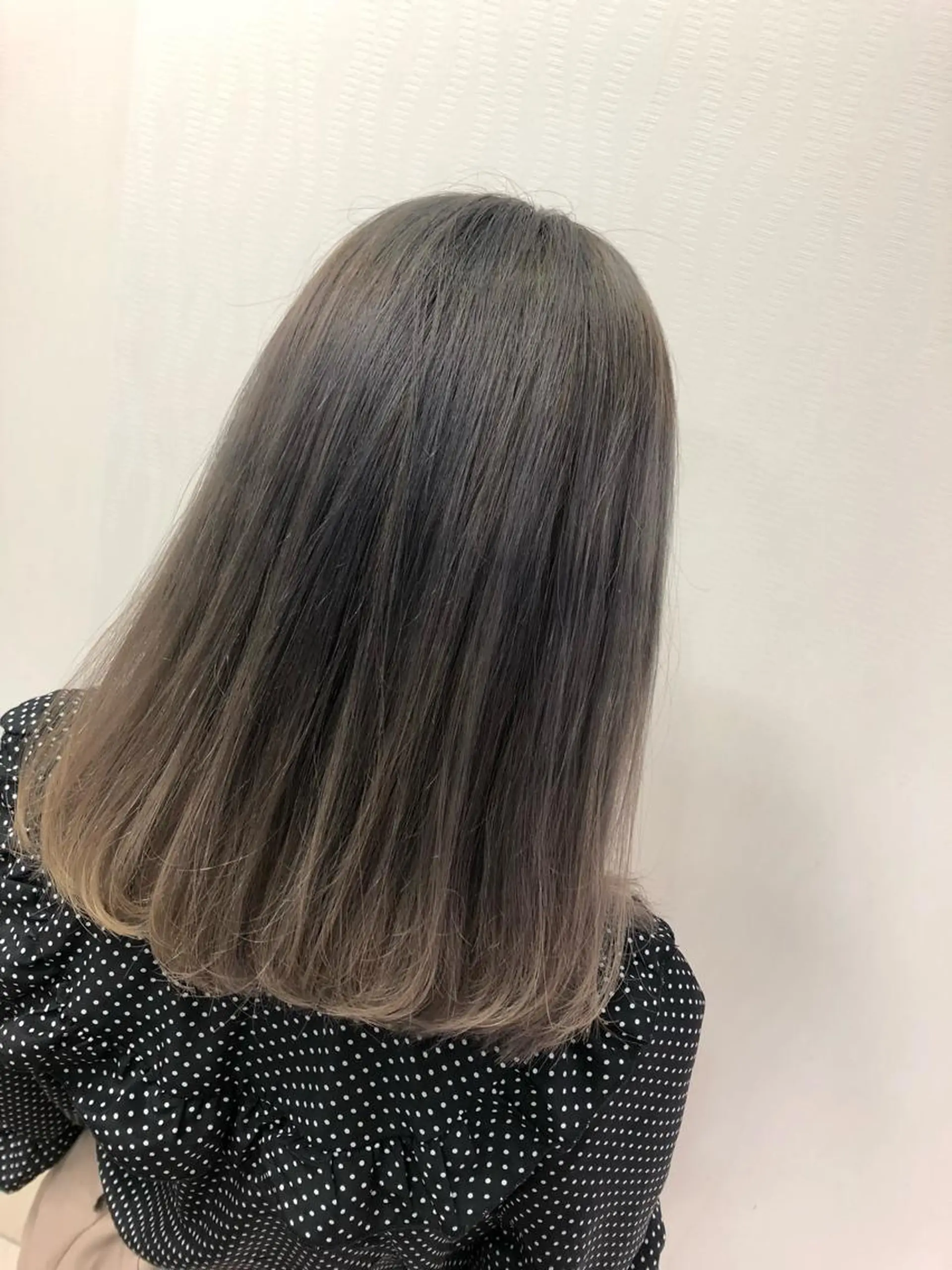 ロング カラー グレージュ ヘアカラー トリートメント 宮下 愛璃紗のヘアスタイル