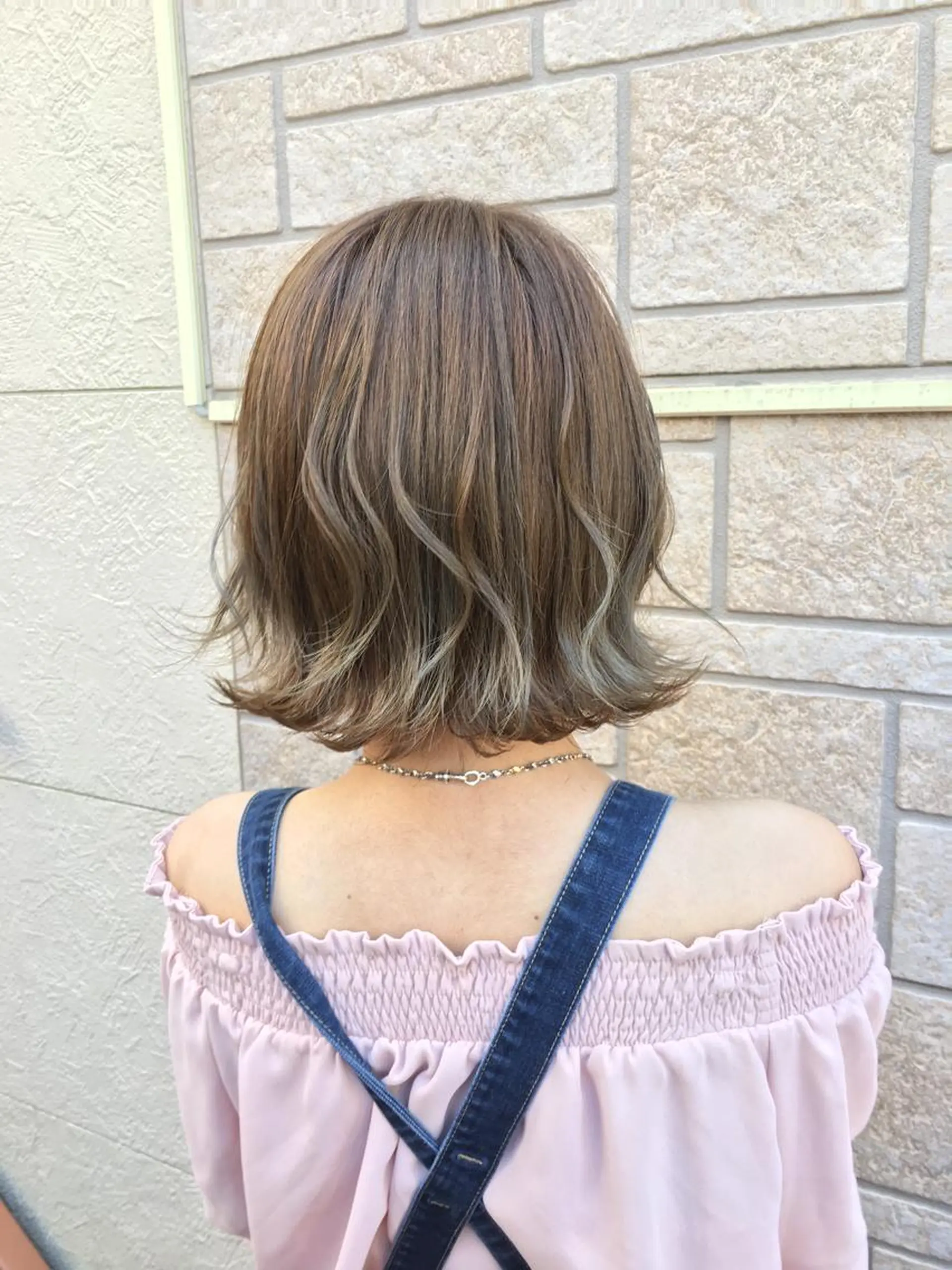 ミディアム カラー ハイライトカラー ボブ ハイライト 外ハネヘア ショート、ボブ シマダマサトのヘアスタイル