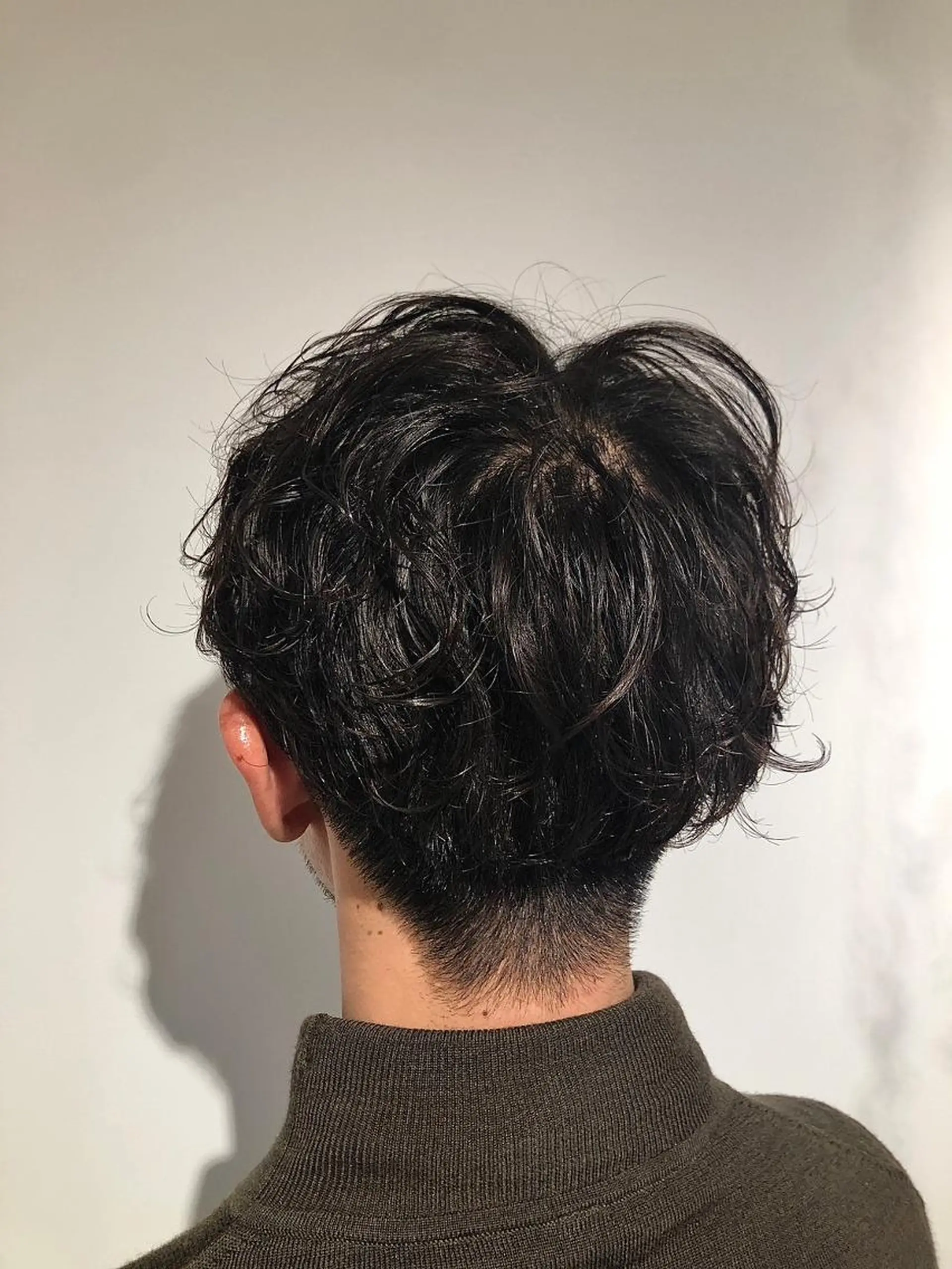 ショート パーマ メンズ アップバング ビジネス マッシュ メンズパーマ メンズツイストパーマ 高橋 英彦のヘアスタイル