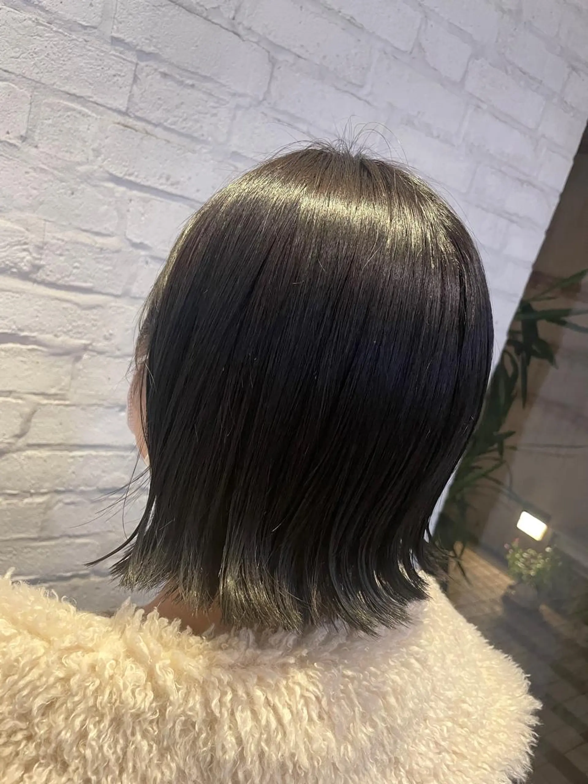 ショート カラー ブリーチ ブルーカラー ブルージュ グレージュ ブリーチなしカラー カット ヘアカラー トリートメント BEBE所属・ブリーチなし 透明感カラーKANAのヘアスタイル
