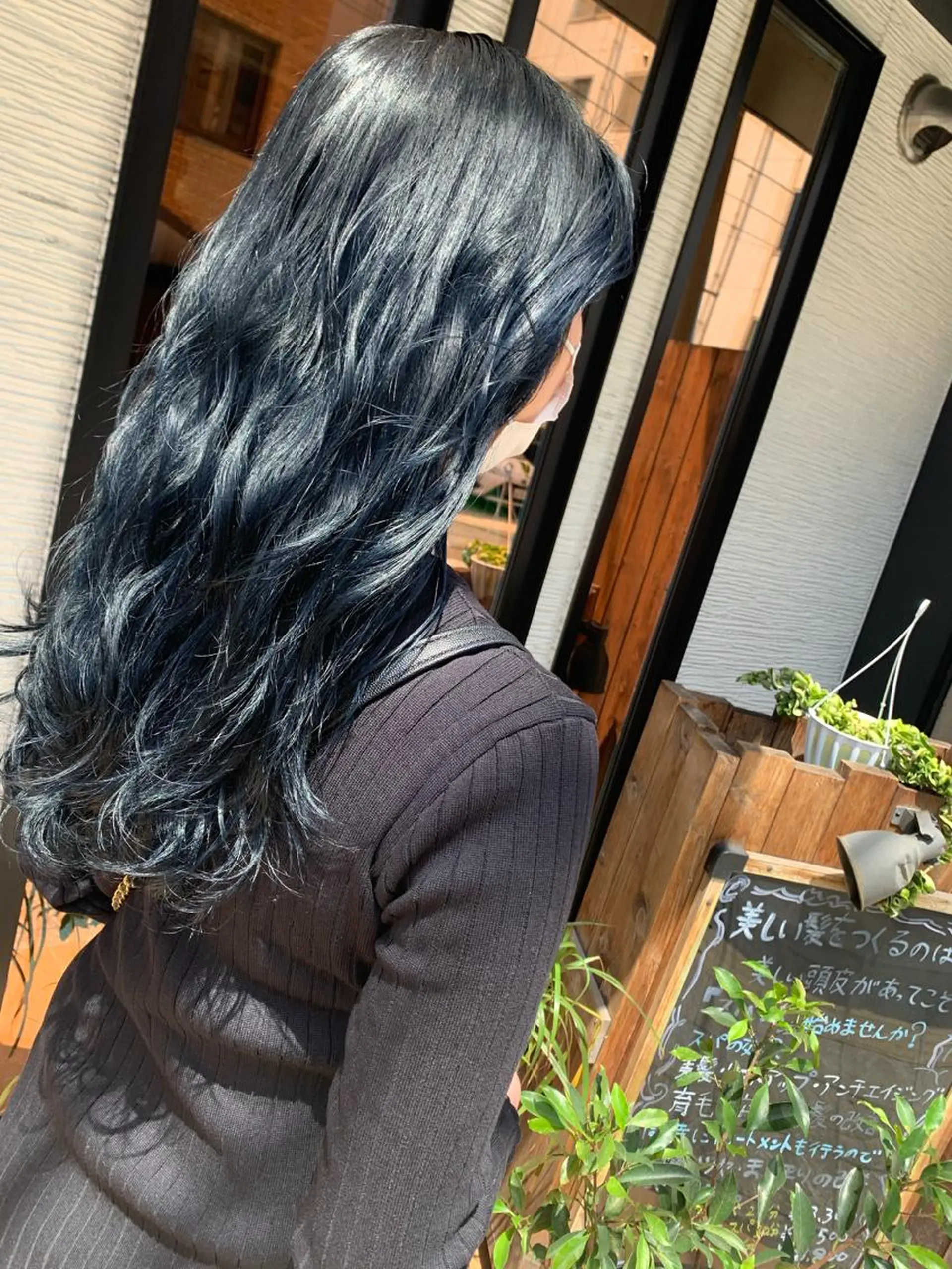 セミロング カラー ネイビーカラー yoshi (高橋福博)のヘアスタイル