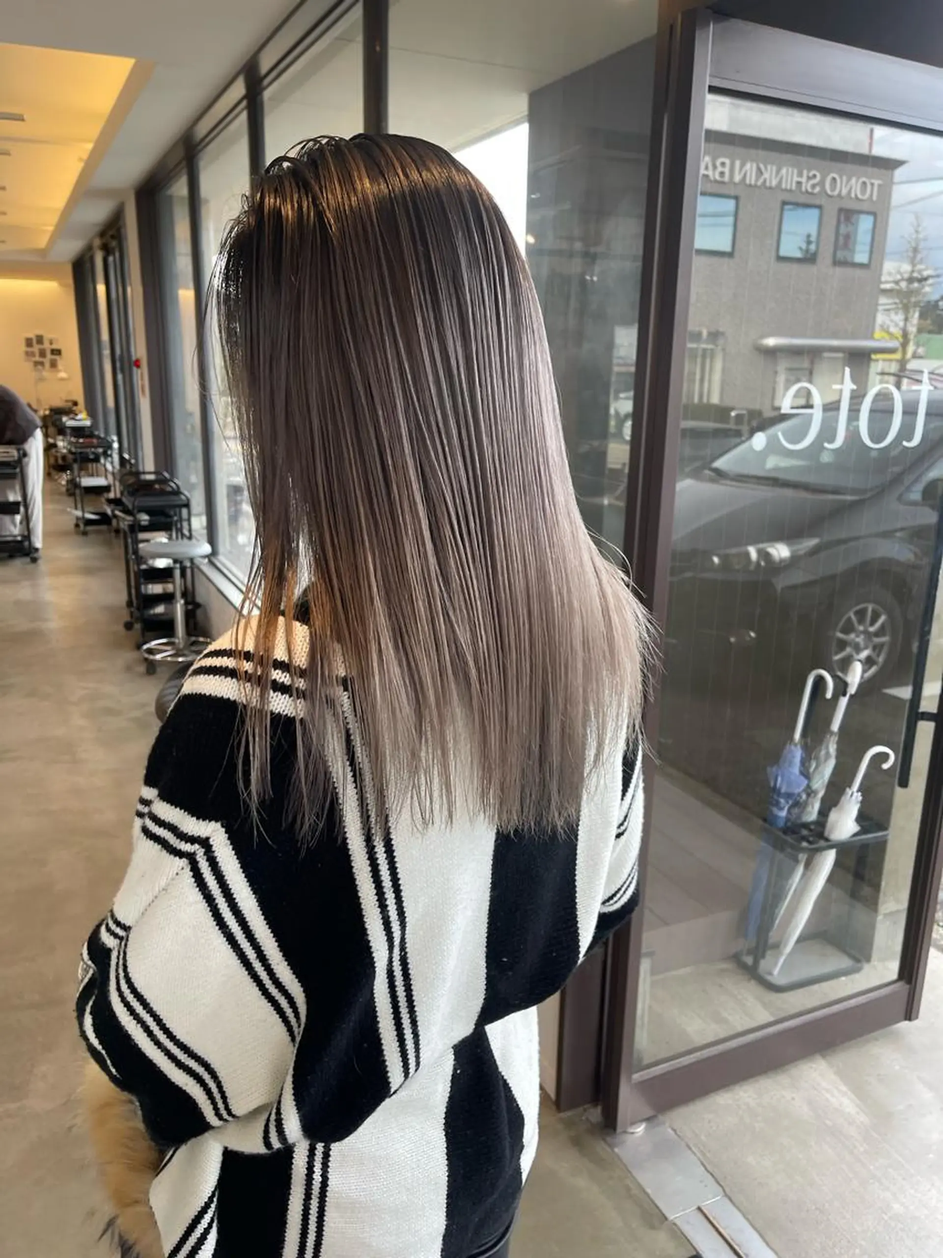 ロング レイヤーカット Licol所属・髪質改善サロン Licolフリー予約のヘアスタイル