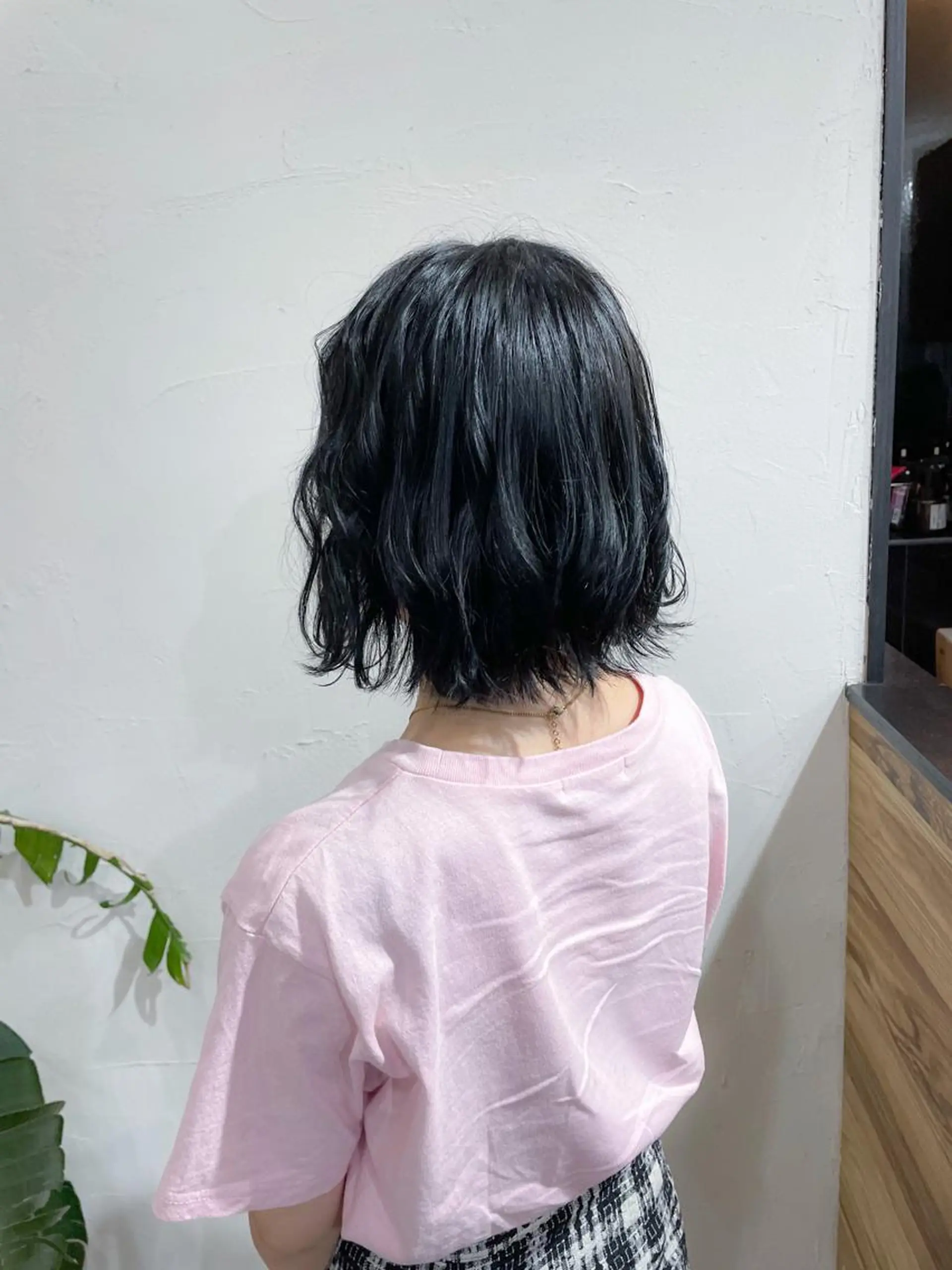 ミディアム カラー 黒髪 ブルーカラー ブルーブラック かんばら りょーいのヘアスタイル