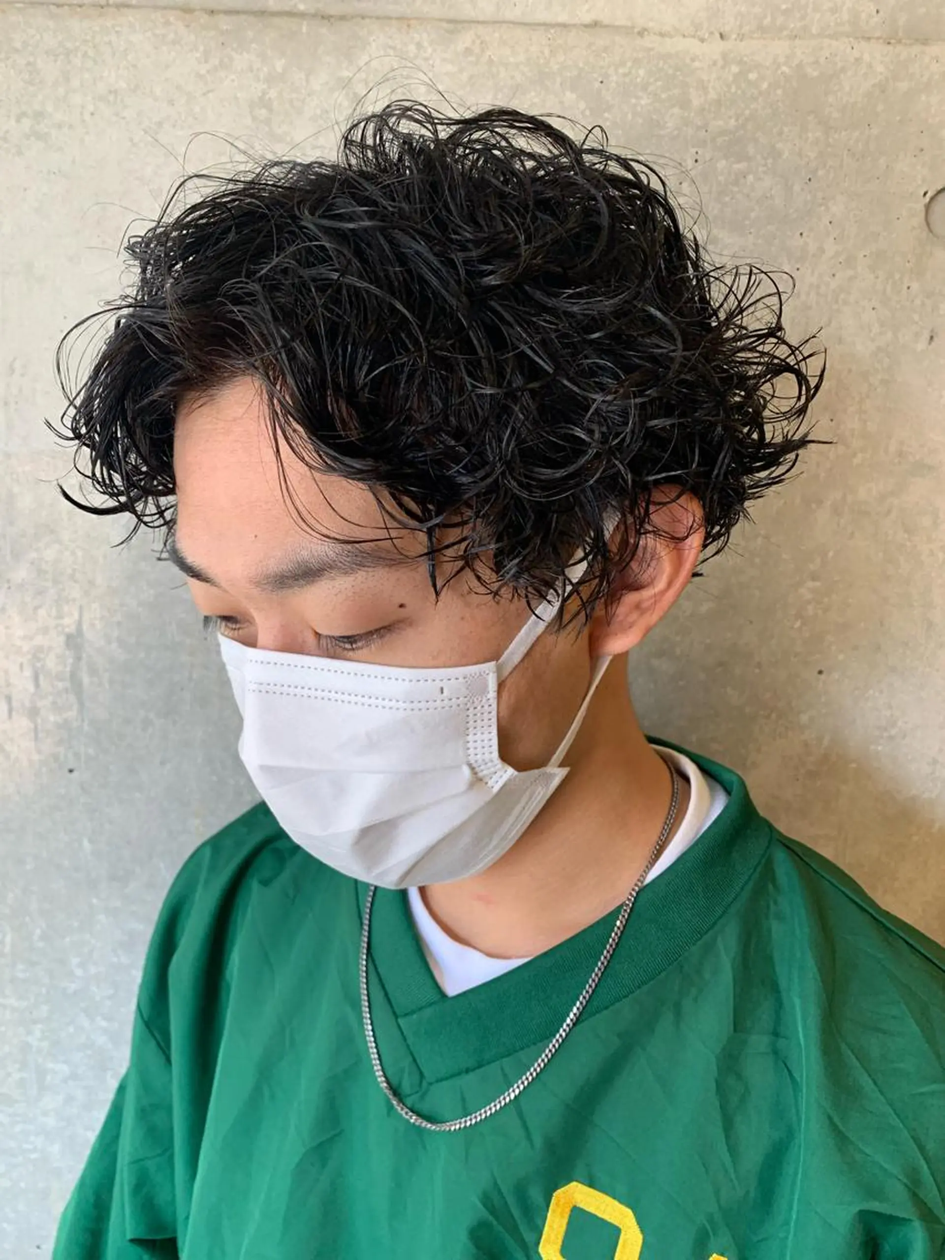 パーマ メンズ センターパート カット パーマ Produce with SALON VILLAGE所属・メッシュパーマ職人/ 窪田 優也/ツイスパのヘアスタイル