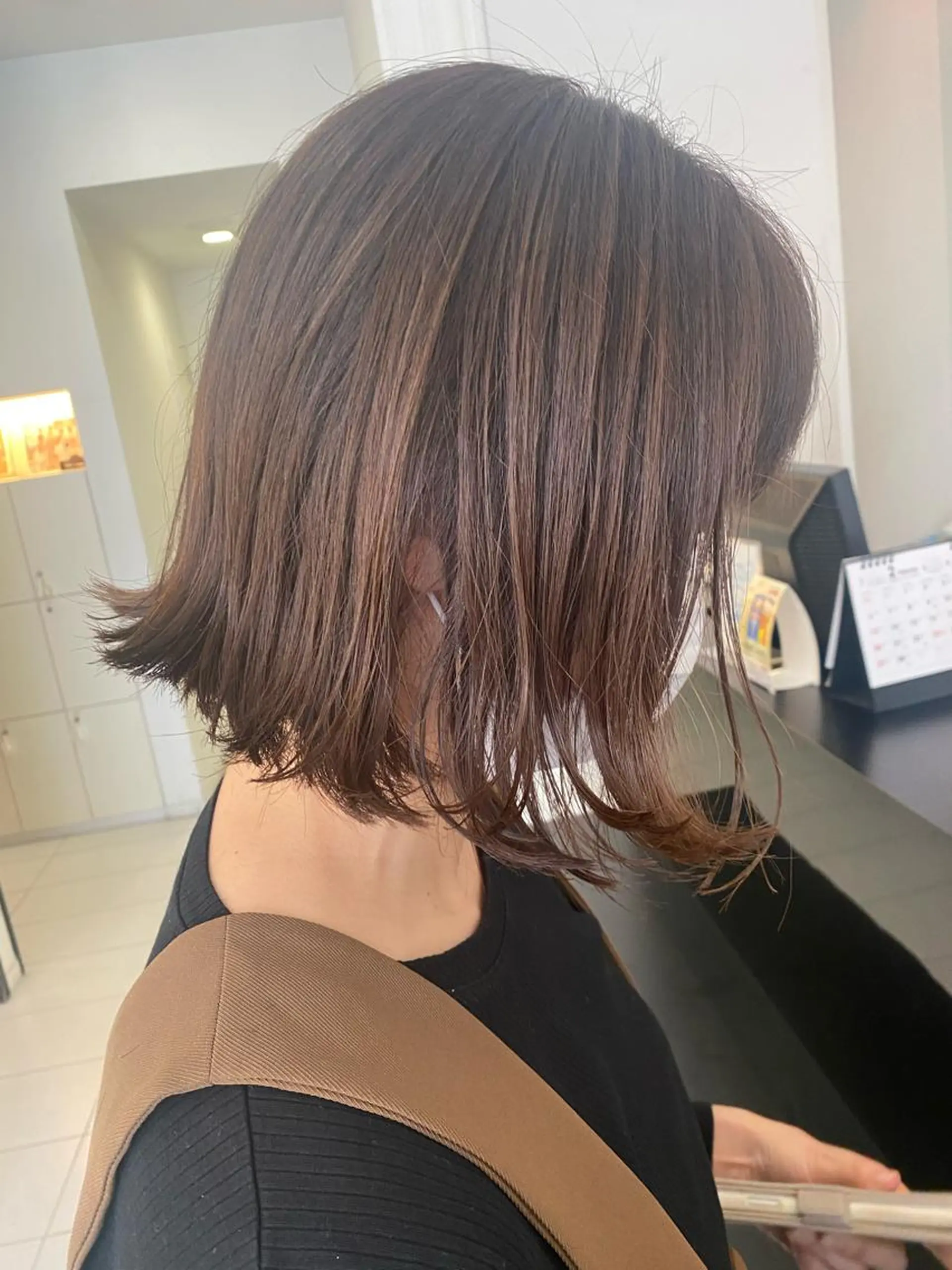ミディアム アッシュ アッシュグレー アッシュグレージュ ボブ 外ハネヘア カット ヘアカラー トリートメント 佃 知南のヘアスタイル