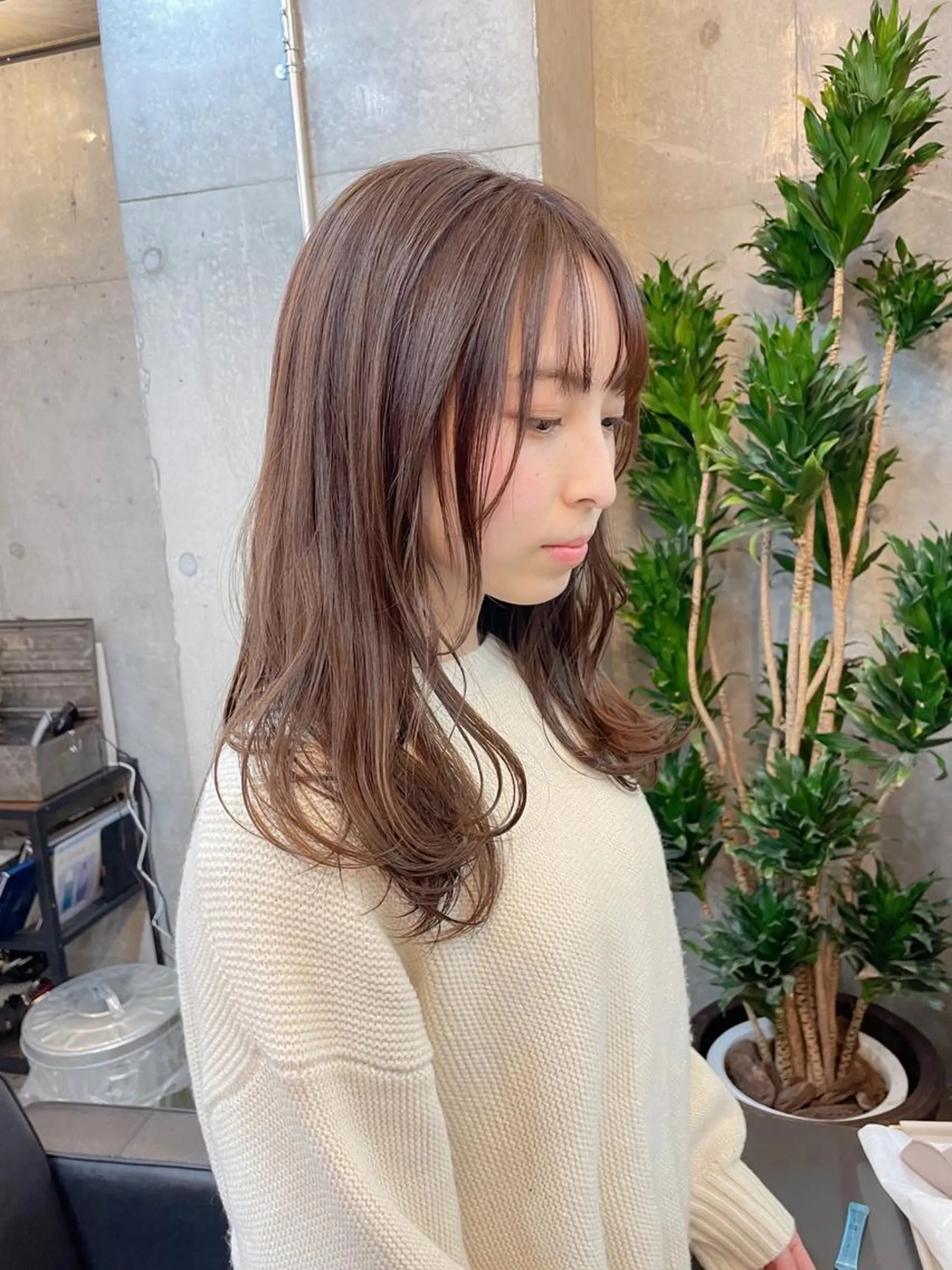 セミロング カラー ベージュカラー シルバー シルバーベージュ HIROKI ” stylistのヘアスタイル