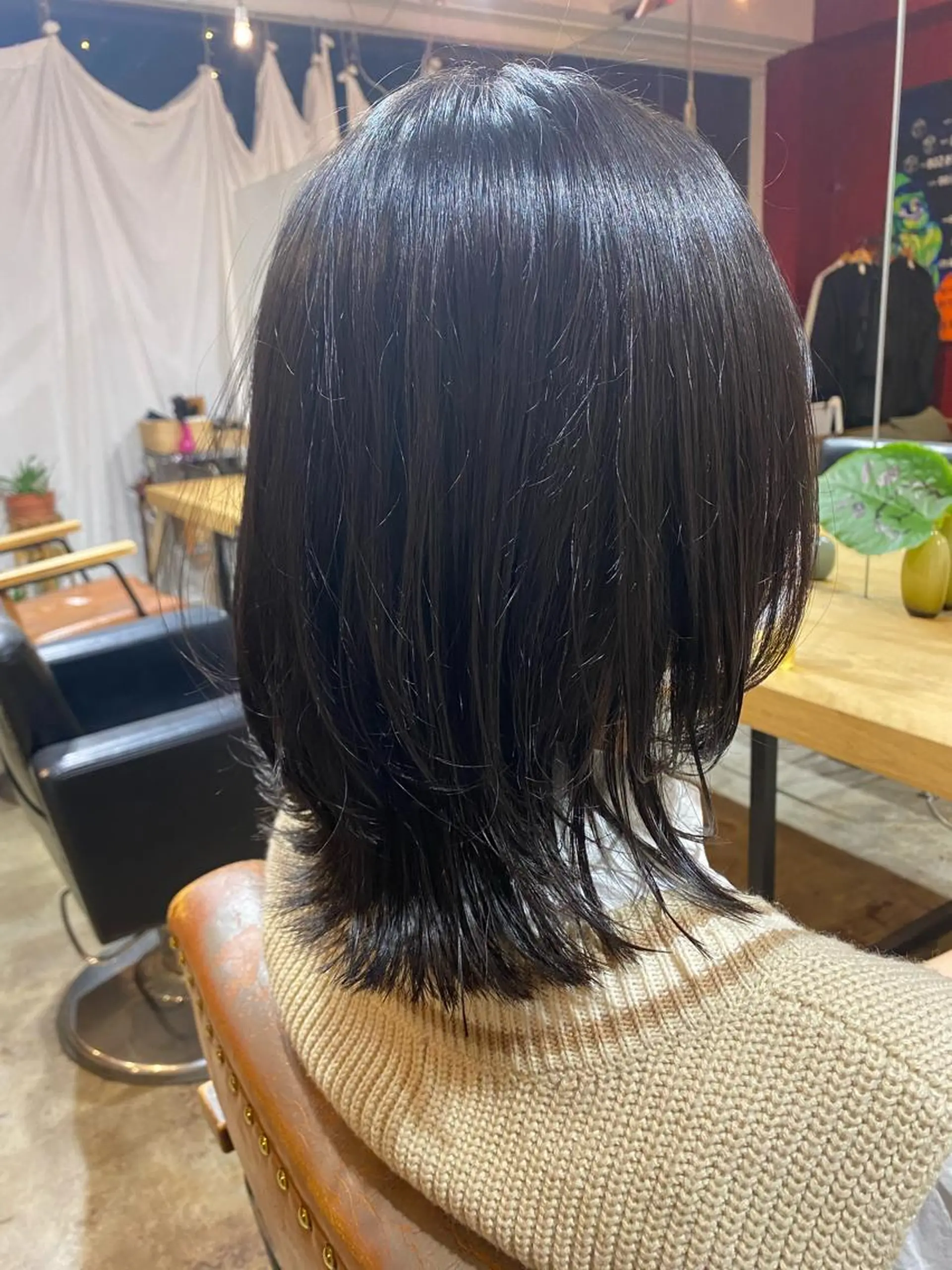 ミディアム 小日向 沙織のヘアスタイル