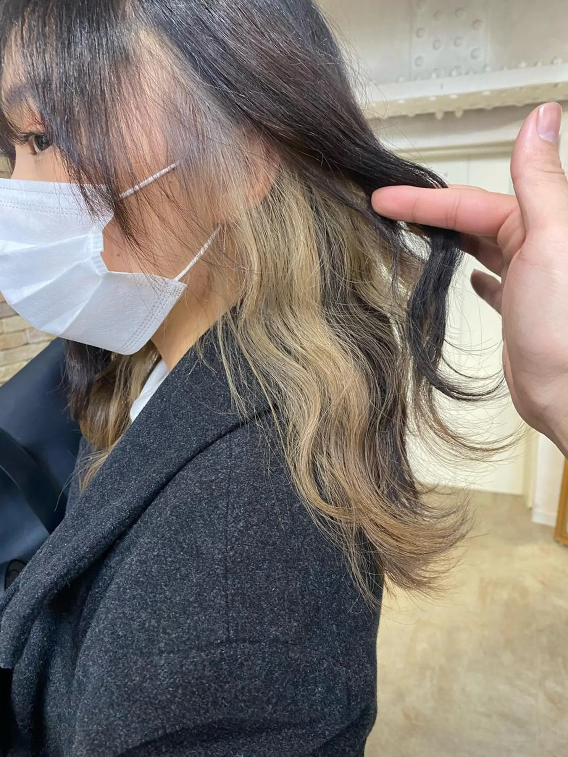 ミディアム カラー ベージュカラー ブロンド ブロンドベージュ イヤリングカラー インナーカラー ヘアカラー ALLY（アリー）所属・ミニモお気に入り数 No.1宍戸雄弥のヘアスタイル