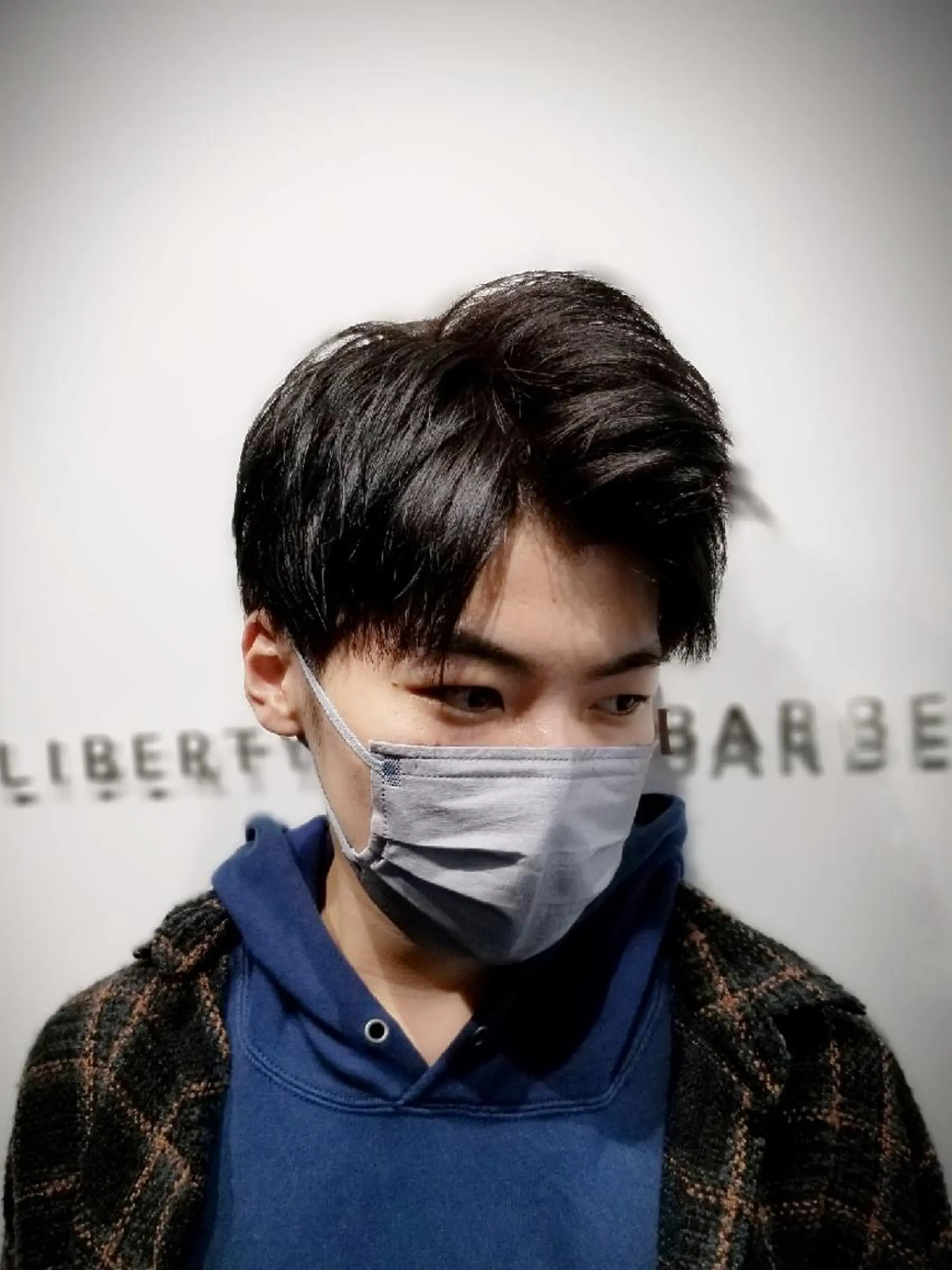 ショート カラー メンズ メンズブリーチ ビジネス フェードカット メンズ韓国風 マッシュ LIBERTY・野地 barber  NDのヘアスタイル
