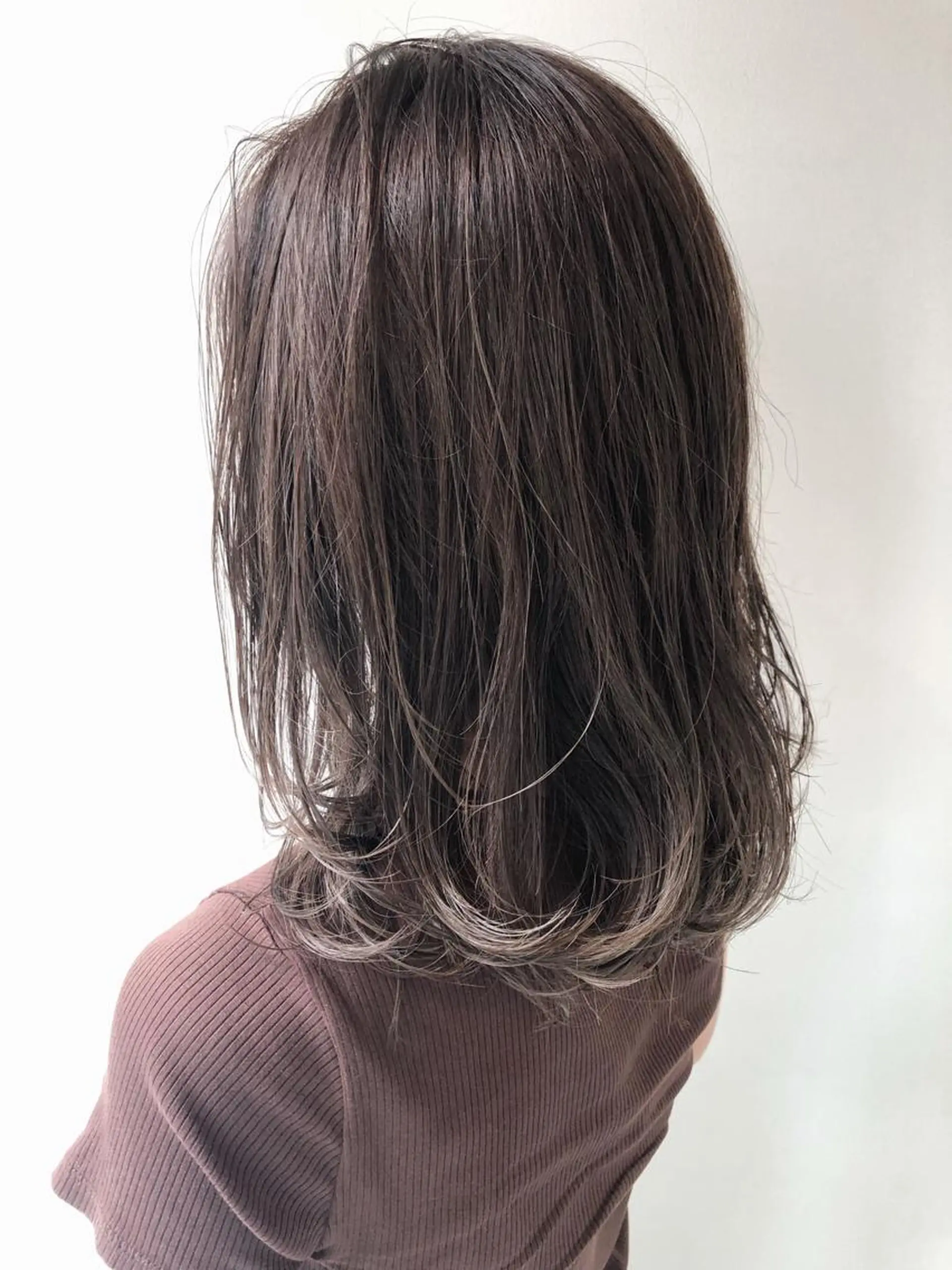 セミロング カラー パーマ ヘアアレンジ グレージュ ラベンダーカラー ラベンダーグレージュ ラベンダーグレー Mira by greenのヘアスタイル