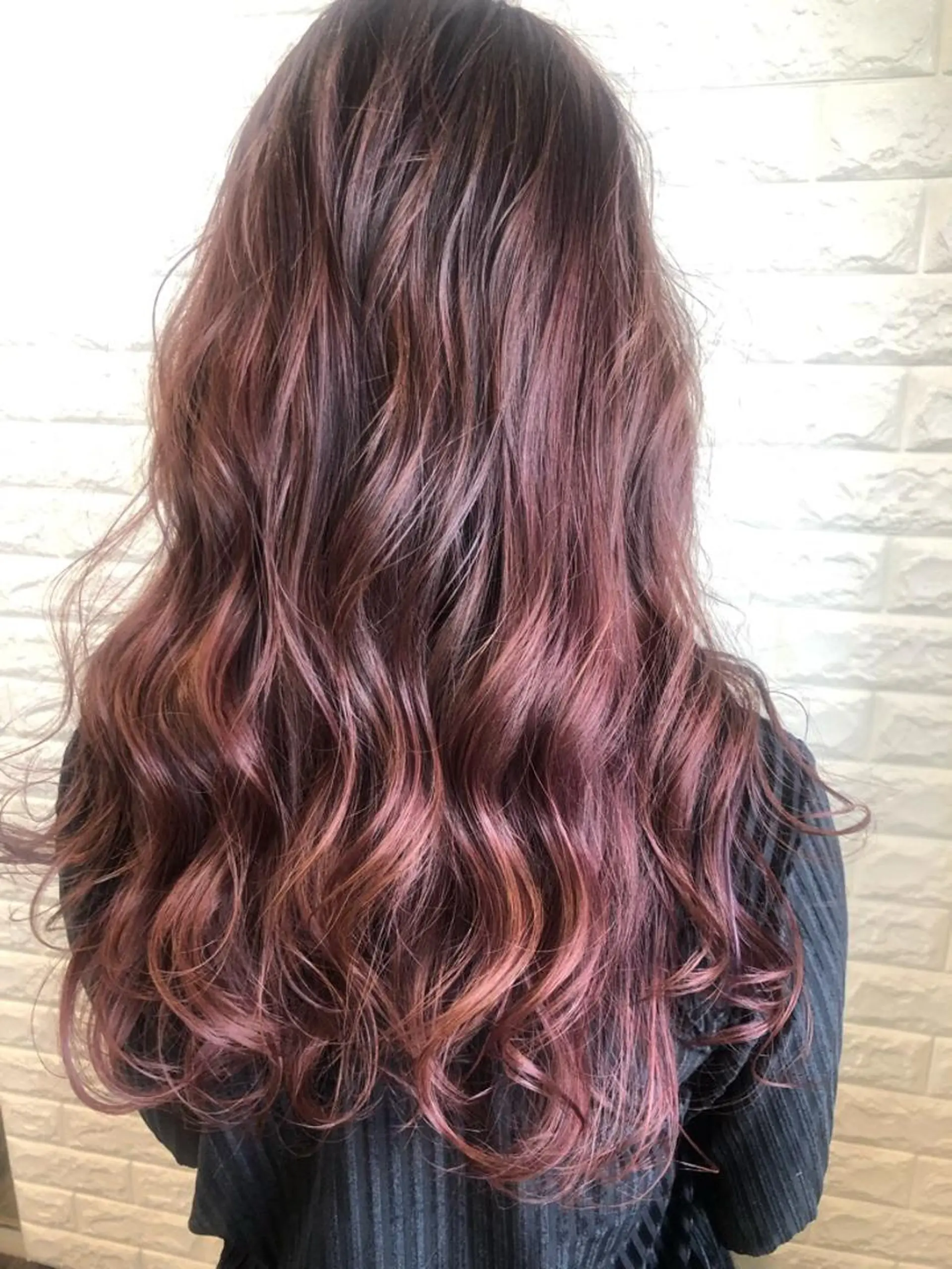 ロング カラー ピンクカラー ピンクパープル パープルカラー 西本 夏美のヘアスタイル