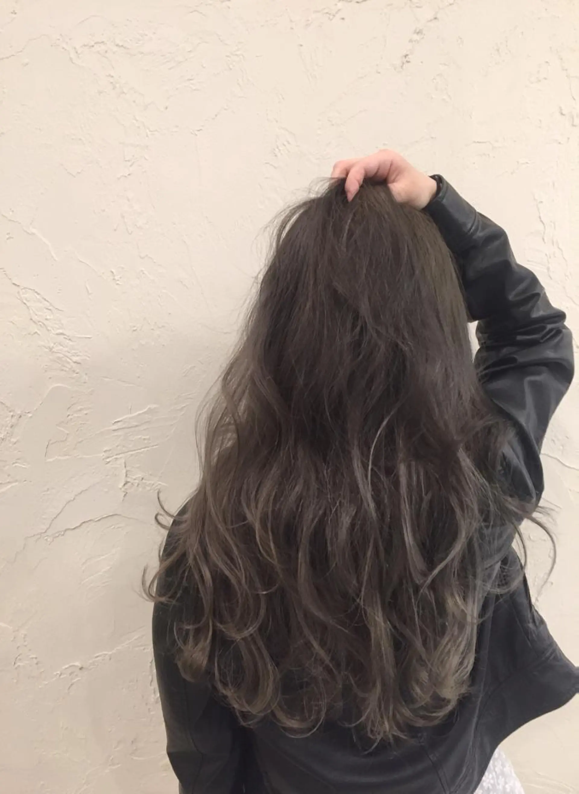 ロング 韓国レイヤー外国人風 透明感カラー髪質改善のヘアスタイル