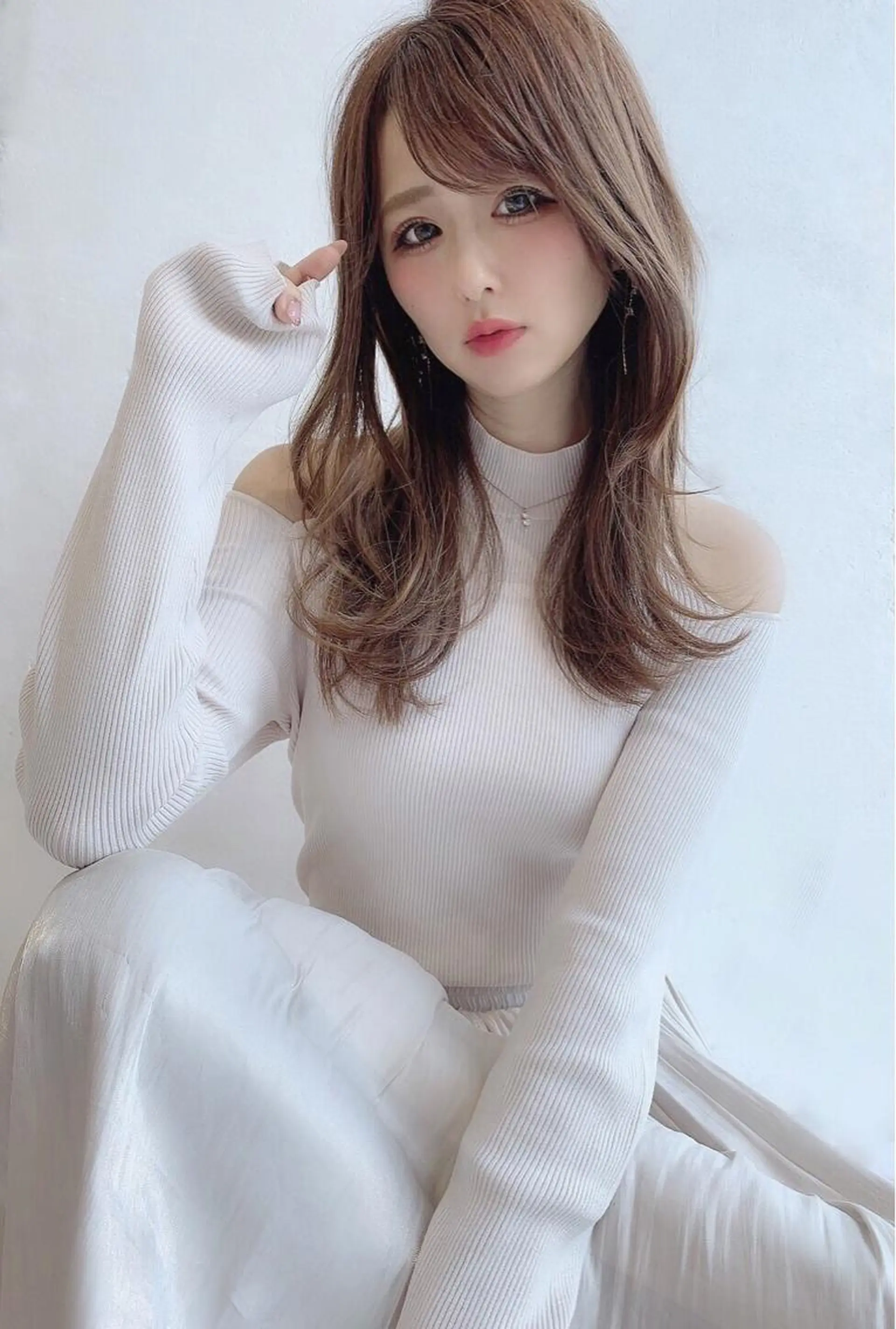 セミロング 外ハネヘア nolla(ノーラ)所属・YOKOI SHINJIのヘアスタイル