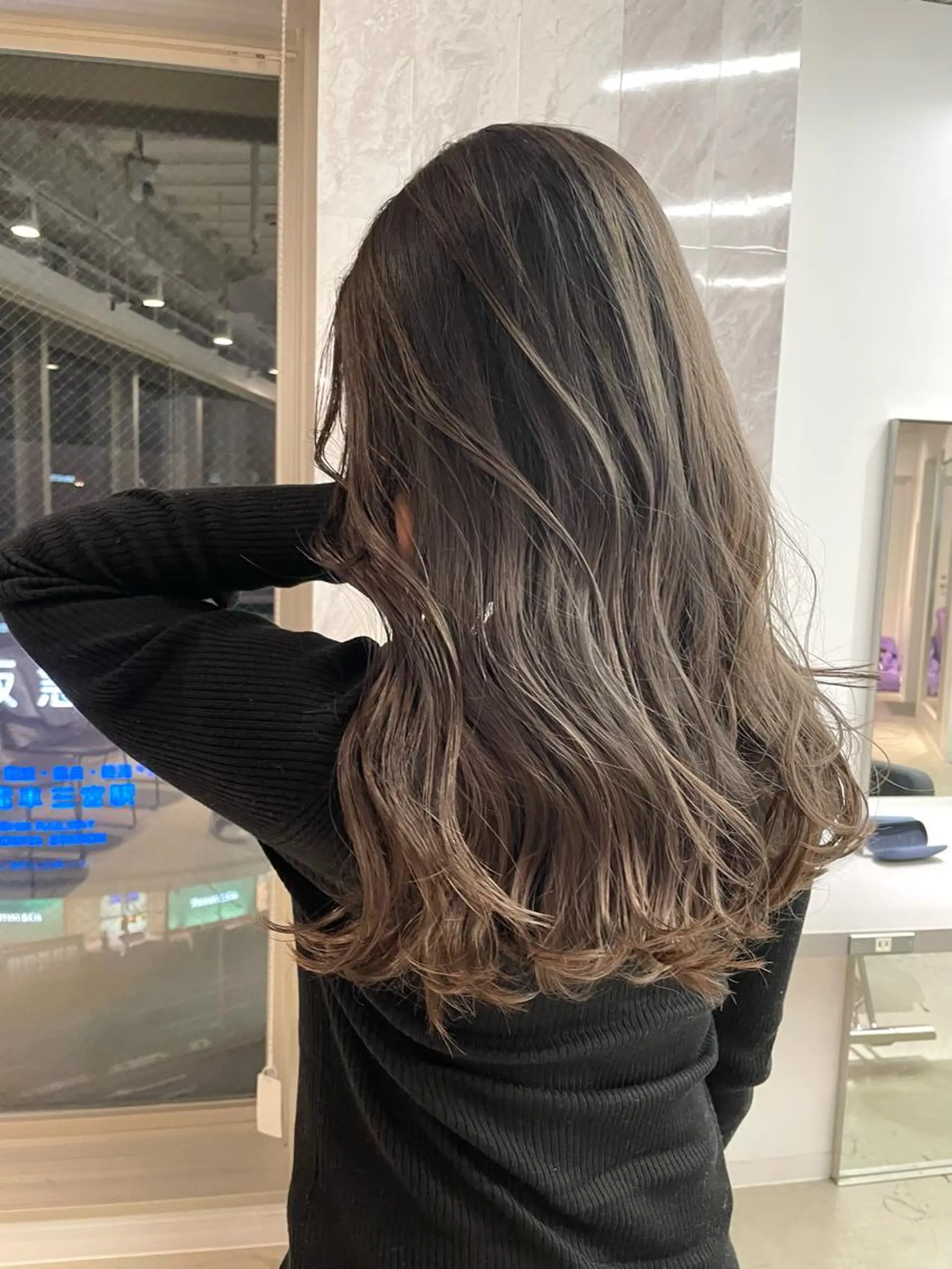 セミロング カラー ヘアアレンジ バレイヤージュ レイヤーカット カット ヘアカラー トリートメント 🎗秋山勇 /三宮指名No.1のヘアスタイル