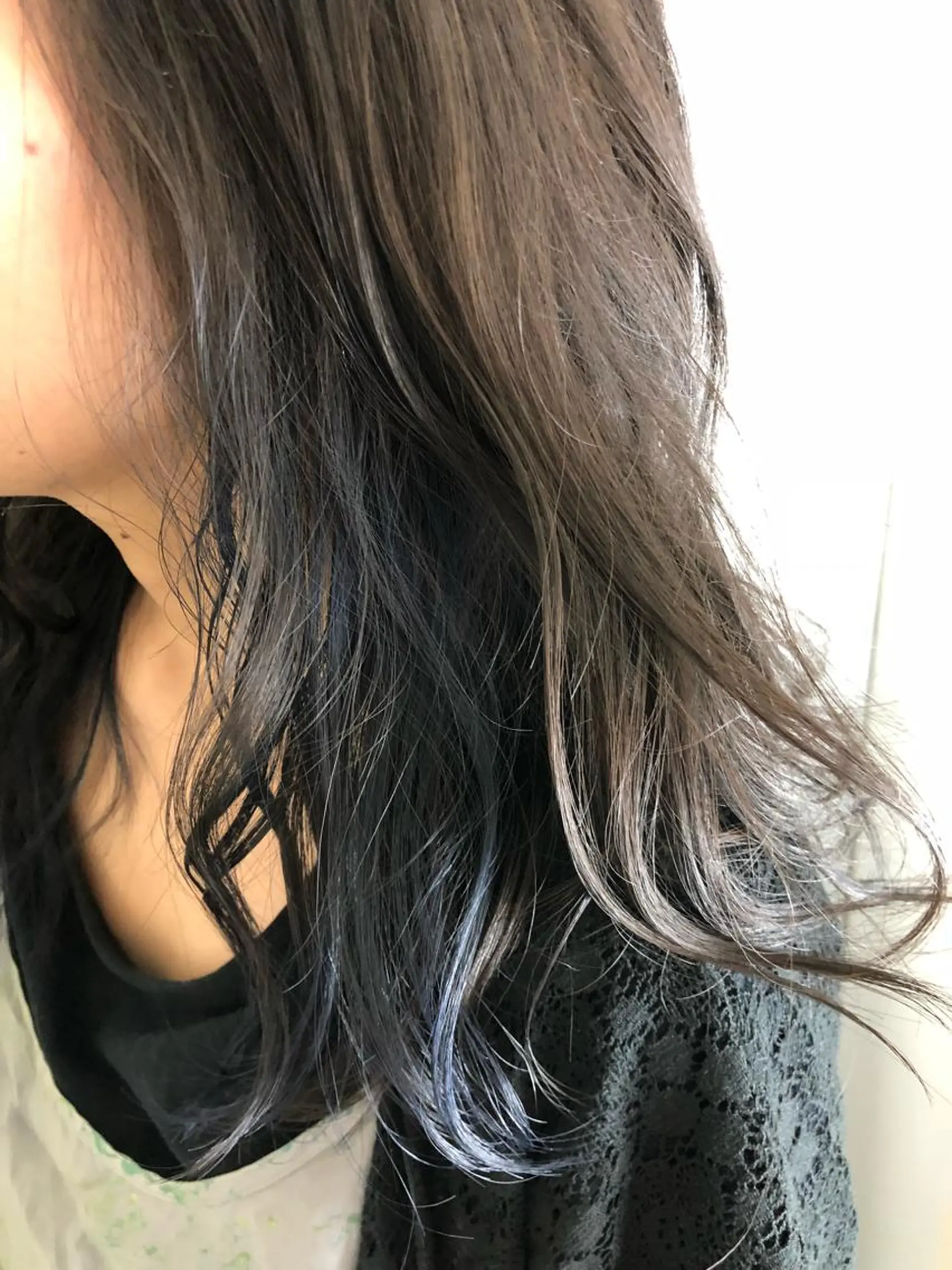 セミロング カラー ブルーカラー ブルージュ 原宿サロン代表 デザインカラー伊藤卓のヘアスタイル