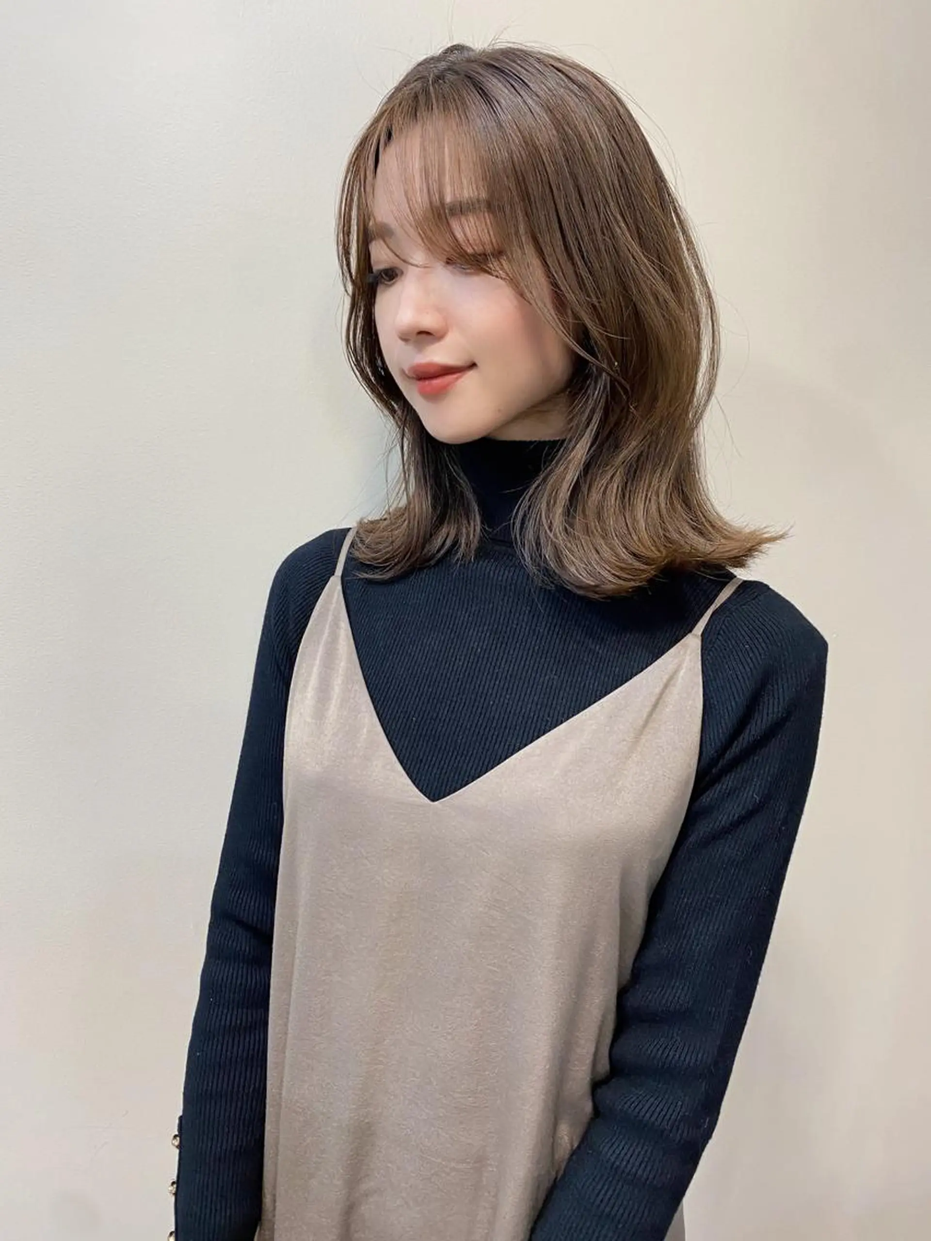 ミディアム くびれヘア レイヤーカット 鎌倉 彩のヘアスタイル