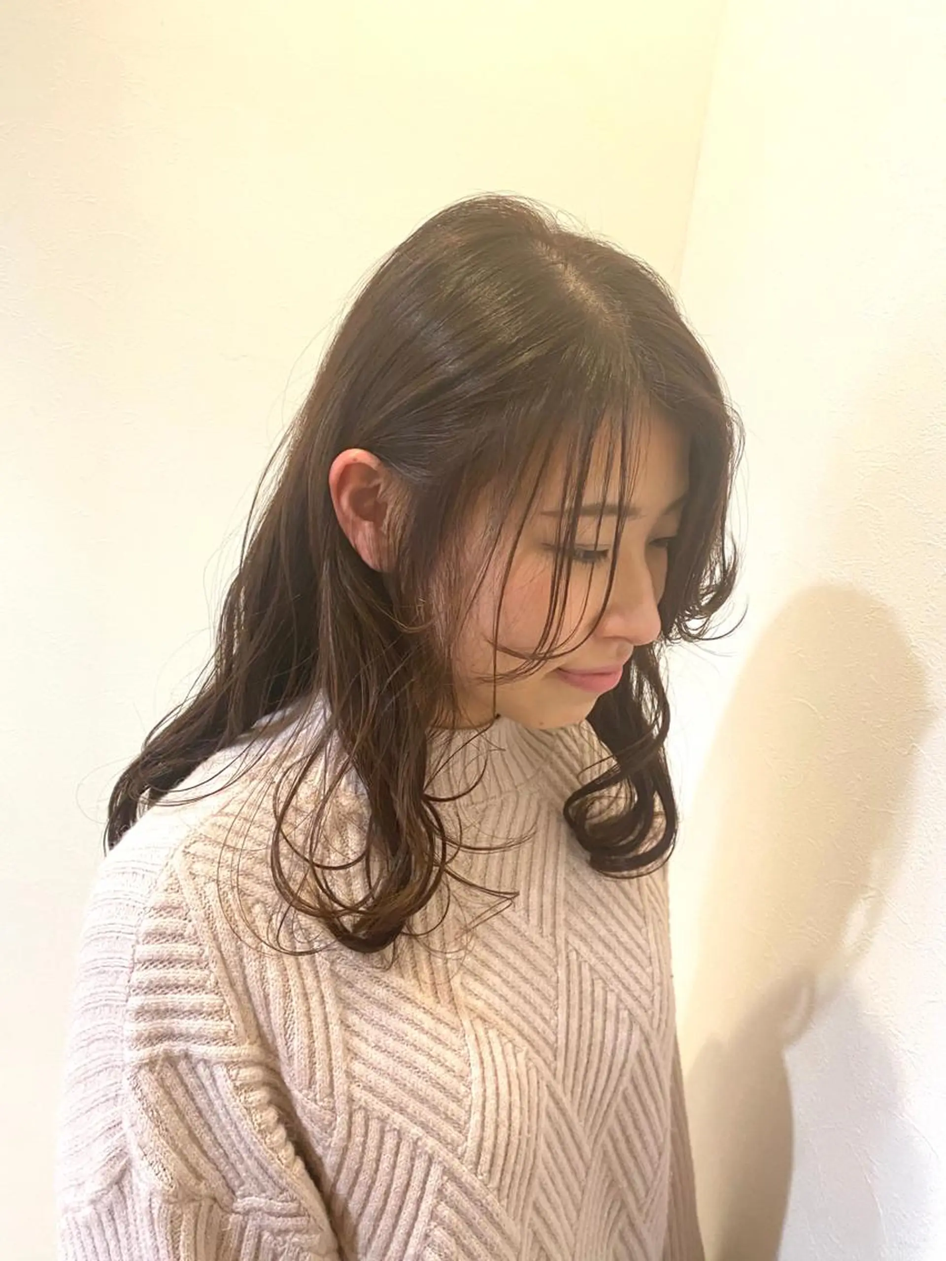 セミロング カラー 顔周りカット 伊藤 康乃のヘアスタイル