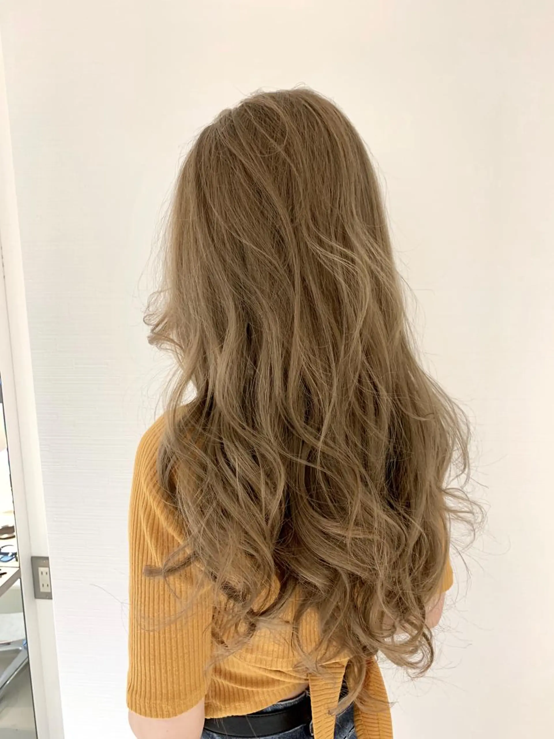 ロング カラー グレージュ カーキグレージュ ヘアカラー トリートメント ヘッドスパ ヘアセット Akua【代表】 Kazumaのヘアスタイル