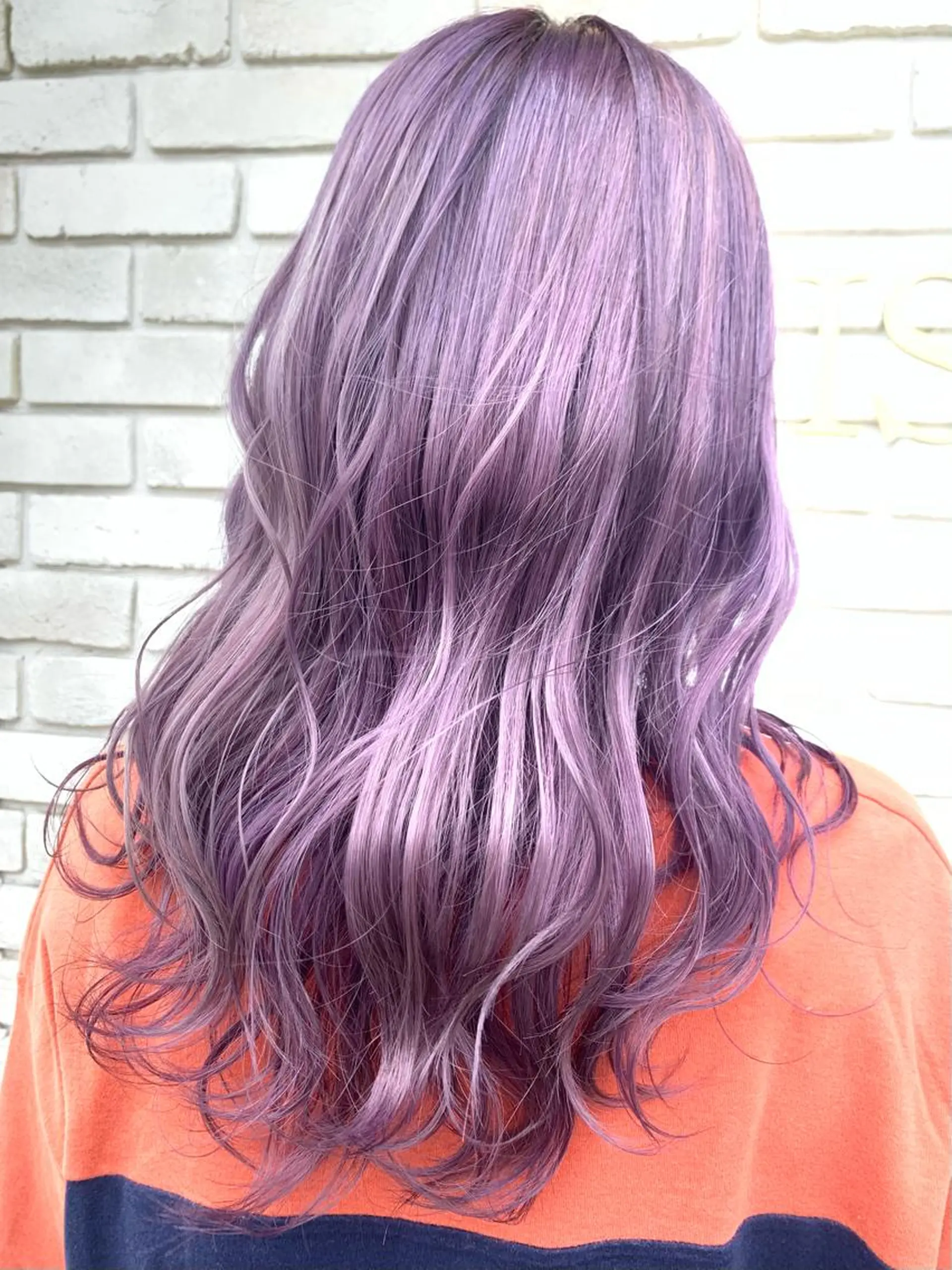 セミロング 倉林隆一🐈 ダブルカラー/艶髪のヘアスタイル