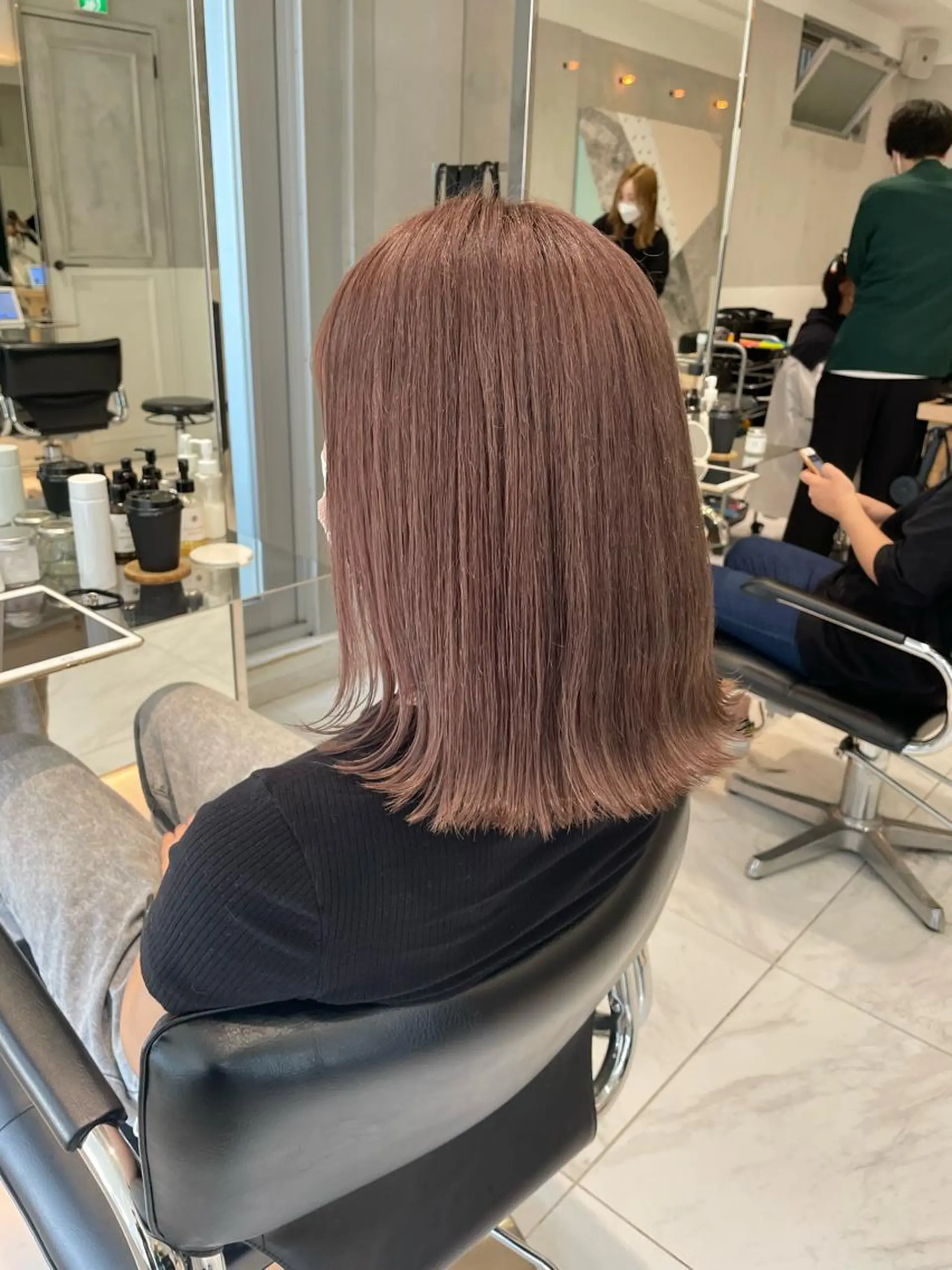セミロング 透明感ブリーチ カラー✨有坂映哉のヘアスタイル