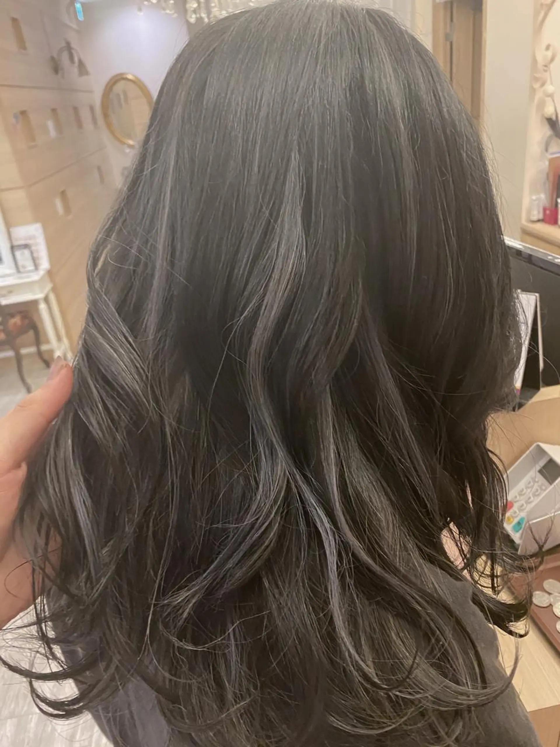 セミロング ハイライト 北山 なるみのヘアスタイル