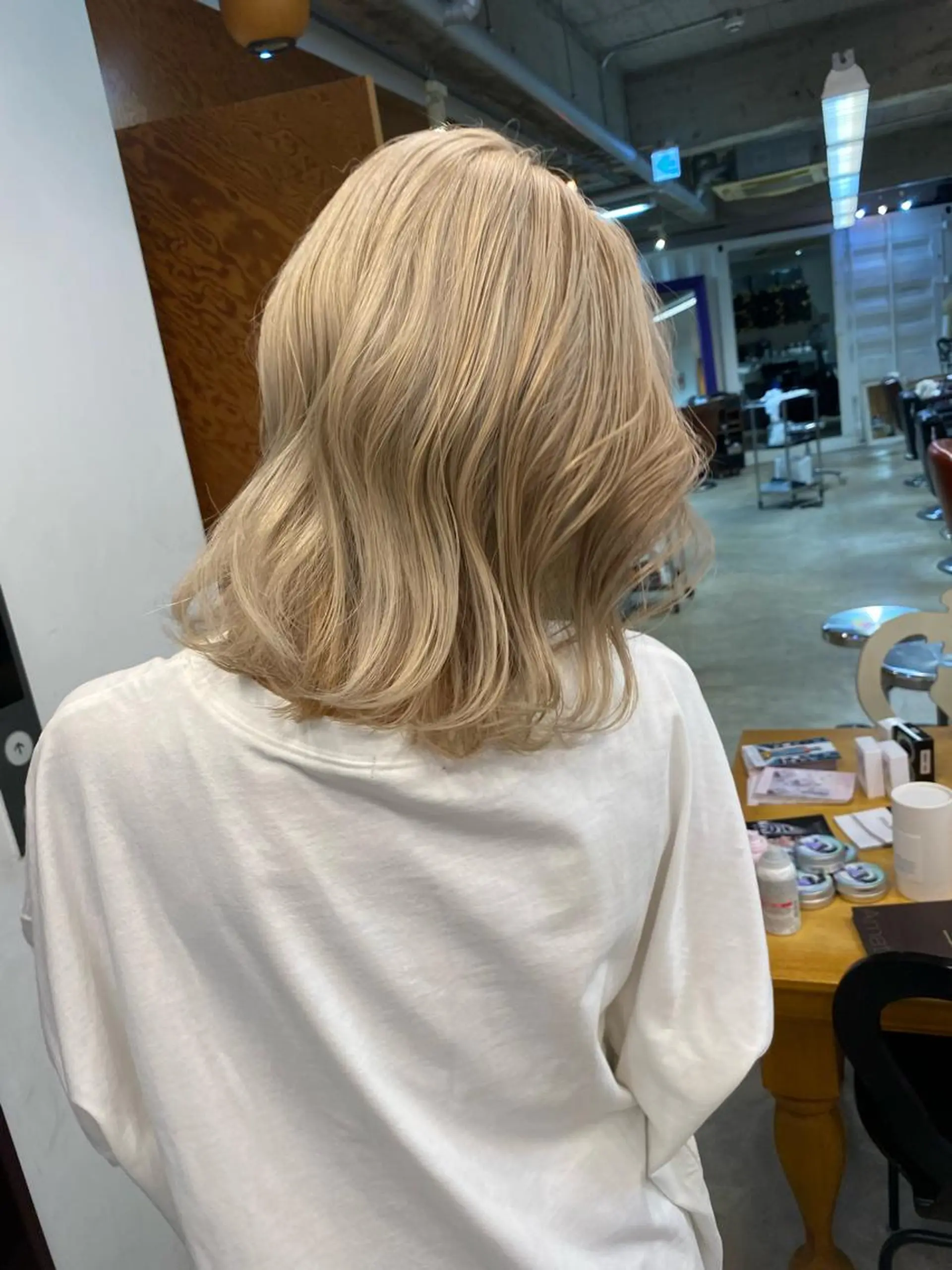 ミディアム カラー vixus mamiのヘアスタイル