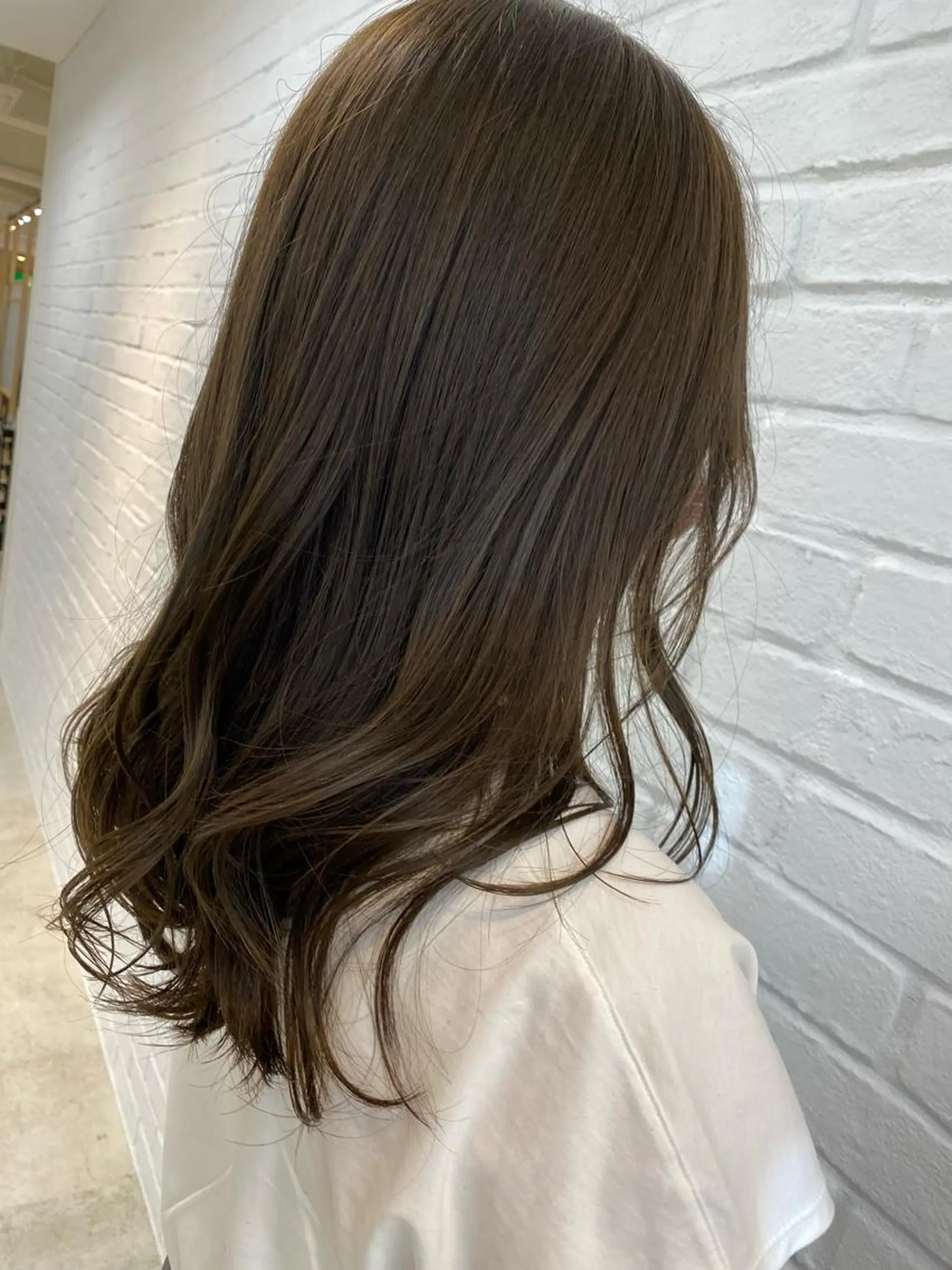 セミロング カラー ベージュカラー オリーブベージュ カット ヘアカラー トリートメント ヘッドスパ 角田 全史のヘアスタイル