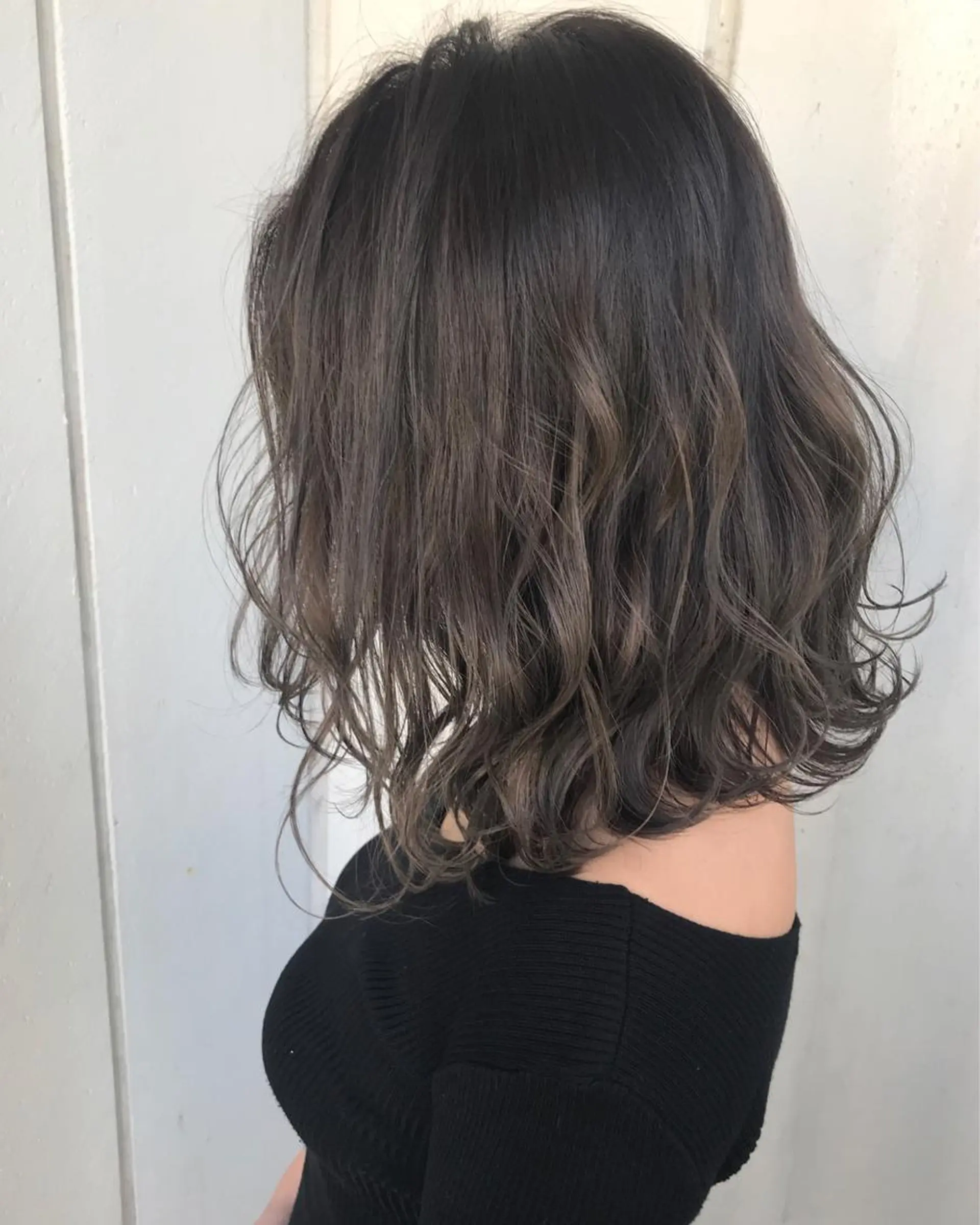 ミディアム カラー アッシュ アッシュグレー グラデーションカラー Heart's所属・若杉 諒のヘアスタイル